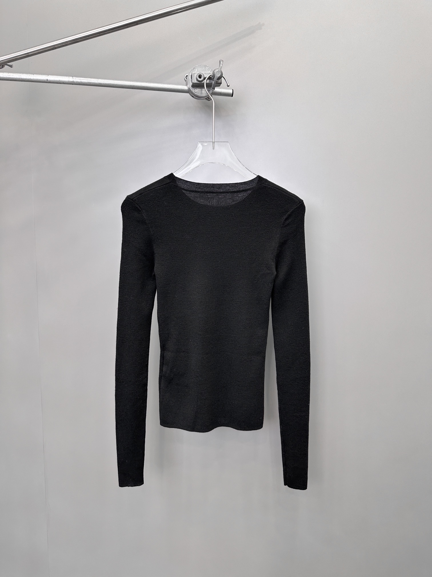 🌾NEW｜新款打底，纯棉面料，柔软透气上身舒适，高弹力坑条针织修身显瘦，整身镂空字母logo设计，尺码S