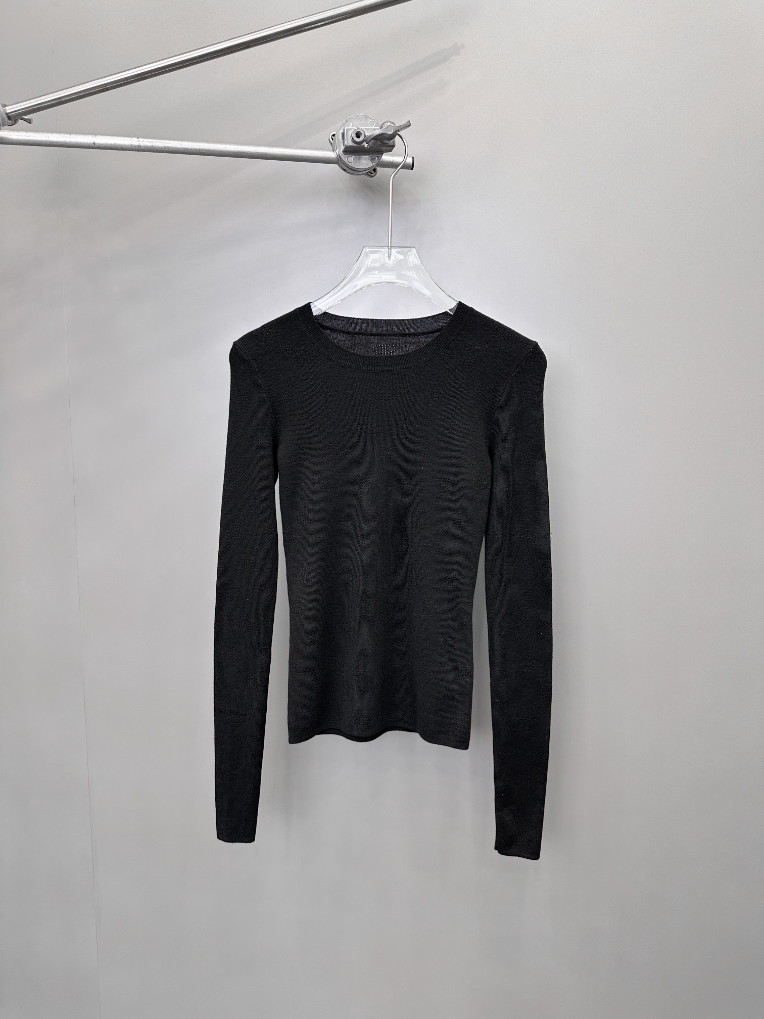 🌾NEW｜新款打底，纯棉面料，柔软透气上身舒适，高弹力坑条针织修身显瘦，整身镂空字母logo设计，尺码S