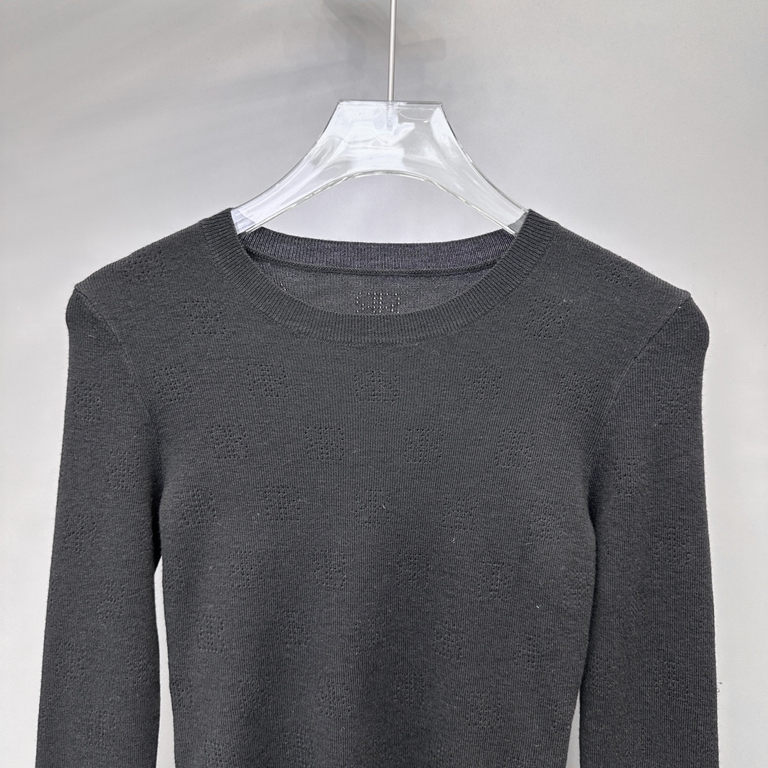 🌾NEW｜新款打底，纯棉面料，柔软透气上身舒适，高弹力坑条针织修身显瘦，整身镂空字母logo设计，尺码S