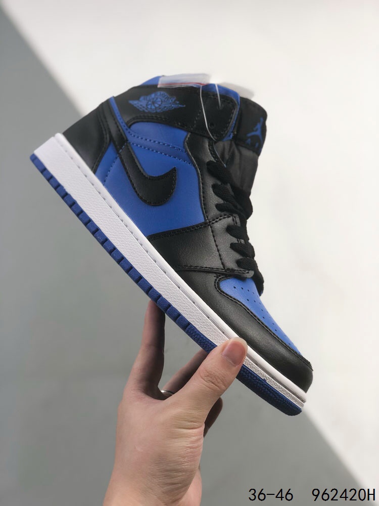真标带半码！
耐克Nike Air Jordan 1 Retro High OG"Bred Toe"AJ1代迈克尔·乔丹中高帮经典复古百搭休闲文化运动篮球鞋 Jordan 1 已经是飞人球鞋家族最具人气的款式
ID：962420H