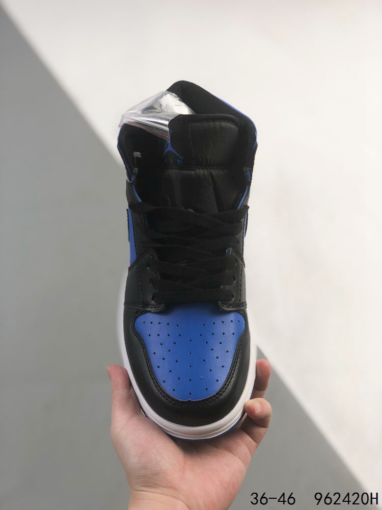真标带半码！
耐克Nike Air Jordan 1 Retro High OG"Bred Toe"AJ1代迈克尔·乔丹中高帮经典复古百搭休闲文化运动篮球鞋 Jordan 1 已经是飞人球鞋家族最具人气的款式
ID：962420H