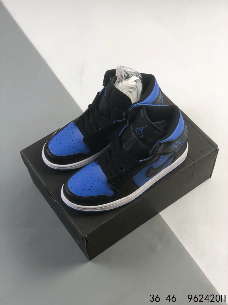 真标带半码！
耐克Nike Air Jordan 1 Retro High OG"Bred Toe"AJ1代迈克尔·乔丹中高帮经典复古百搭休闲文化运动篮球鞋 Jordan 1 已经是飞人球鞋家族最具人气的款式
ID：962420H