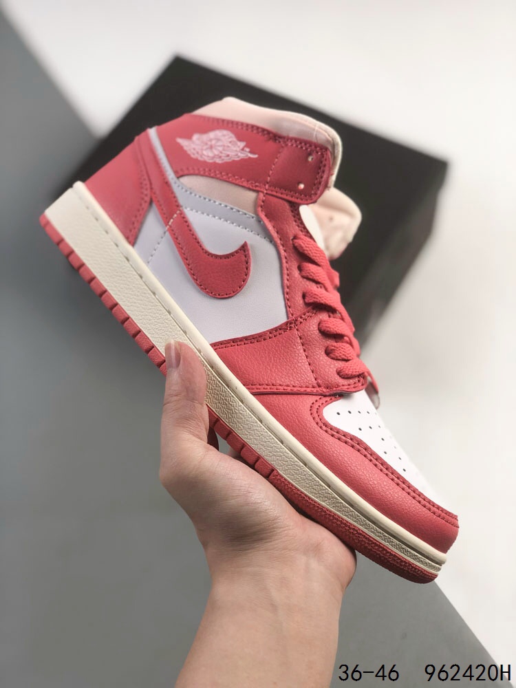 真标带半码！
耐克Nike Air Jordan 1 Retro High OG"Bred Toe"AJ1代迈克尔·乔丹中高帮经典复古百搭休闲文化运动篮球鞋 Jordan 1 已经是飞人球鞋家族最具人气的款式
ID：962420H