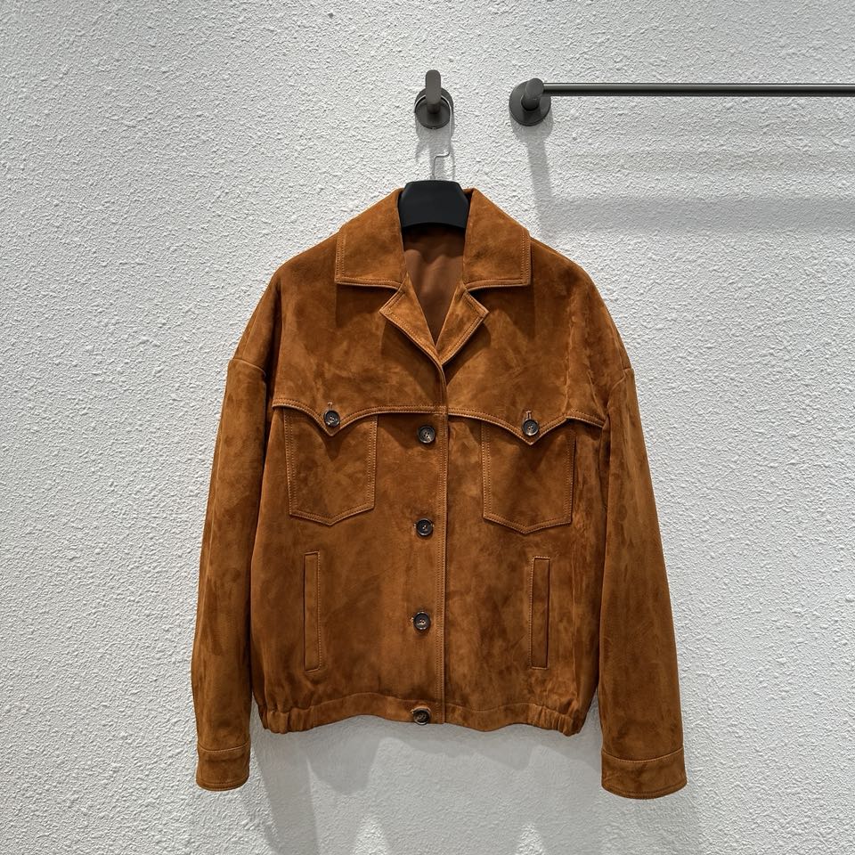 NO:892092,The exclusive first release of high-quality Miumi*24 new autumn and winter overzise jacket suede lapel jacket!  Exclusive customized suede surface craftsmanship!  Retro caramel golden brown shade yyds!  Same style for men and women!  Lapel jacket, workwear, double pockets, three-dimensional cut, loose fit, versatile and slim!  Imported suede lambskin, positioning embroidered letter logo, a must-have fashion item for a sweet and cool girl's wardrobe. For perfect workmanship, look at the details!  Three colors S-XL. S size bust 114, dropped shoulder sleeve length 77, dress length 61., Miu Miu-clothing, miumiu, jackets & coats, jackets & coats, sheepskin, chamois leather,19860909独家首发高端品质Miumi*24秋冬新品 overzise夹克麂皮绒翻领夹克外套！独家定制麂皮绒面工艺！复古焦糖金棕色调yyds！男女同款！翻领夹克工装双口袋立体剪裁宽松版型百搭又显瘦！进口麂皮绒小羊皮,定位贴皮刺绣字母logo,甜酷的少女衣橱必备时髦单品.完美做工品质看细节！三色S-XL. S码胸围114,落肩袖长77,衣长61.,缪缪-服装,miumiu,jackets & coats,jackets & coats,sheepskin,chamois leather,,Women's clothing