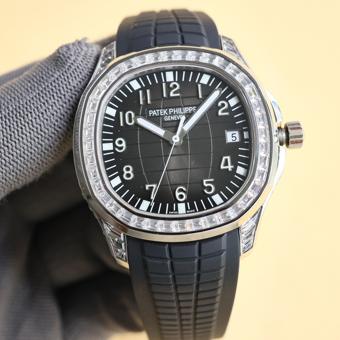 NO:144052,Unified Patek Philippe 5167/300G Platinum T square full diamond [full T square diamond watch, non-ordinary version round diamond is completely wrong] Grenade upgraded to D color T square moissanite diamond bezel upgraded to inlaid imported D color T square moissanite diamond lug case sideways inlaid imported D color irregular special shape T square moissanite diamond movement 9015 modified to 324 movement grenade This watch is still quite popular. Plain watch grenade. After watching it for a long time, it will not look so good. It is not so thoughtful. So the final decision is that the middle shell ring mouth is all made of T square diamonds. All can be polished manually one by one. The master inlaid one by one. The finished product is very good. The quantity is not large, and the supply is on the spot. The king of top grenades [Deyi],,patek philippe19860909统一 百达翡丽 5167/300G 白金大T方满钻【全T方钻表,非普通版本圆钻完全不对版】手雷升级满改D色T方莫桑钻 表圈升级镶嵌进口D色T方莫桑钻 表耳表壳侧身 镶嵌进口D色不规格异形T方莫桑钻 机芯9015改324机芯 手雷 这款手表还是比较热门的 素表手雷 看时间久了 也会觉得不那么好看,单独镶圈口呢 又不是那么尽意 所以最后決定 中壳 圈口 全部采用t方钻 全部人工一颗一颗打磨出来可 老师傅一颗一颗开孔镶嵌 做出来成品效果非常不错 数量不多,现货供应 顶配手雷之王[得意],,patek philippe,Watch