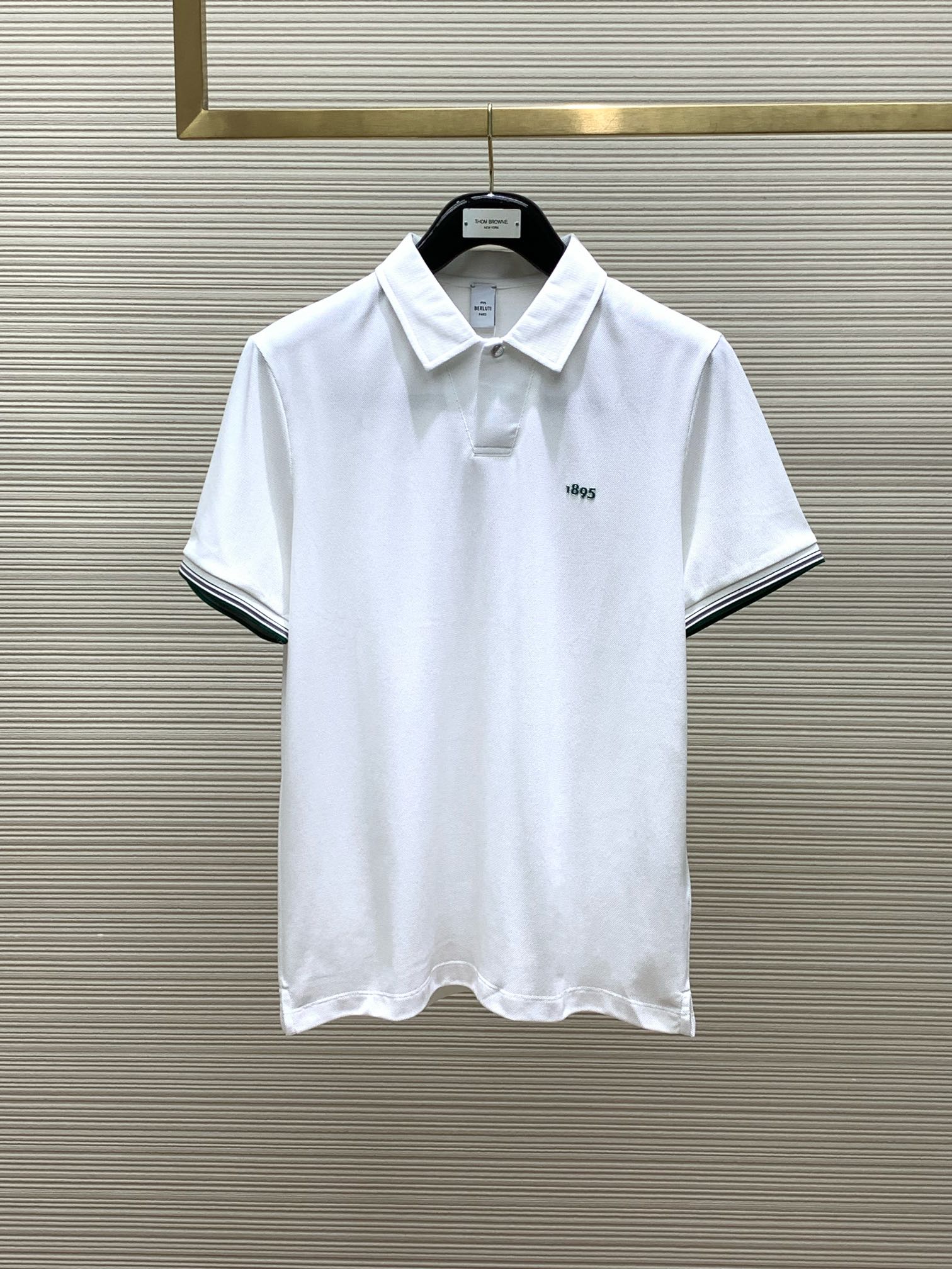 NO:645281,, Bruti Lapel Classic Polo Short Sleeves Material Cotton plus Mulberry Silk Applicable Seasons Spring and Summer Collar Lapel Sleeve Length Short Sleeves Regular Sleeves Regular Length Regular Style Other Styles Regular Thickness Size 48-58 Size Chart 48 Length 68 Bust 100 Shoulder Width 43 50 Length 69 Bust 104 Shoulder Width 45 52 Length 70 Bust 108 Shoulder Width 47  54 Length 72 Bust 112 Shoulder Width 4956 Length 74 Bust 116 Shoulder Width 51 58 Length 75 Bust 120 Shoulder Width 52,,T-shirt,alexander wang19860909,布鲁提 翻领经典polo短袖 材质 棉加桑蚕丝 适用季节春 夏 领型翻领 袖长短袖 袖型常规袖 衣长常规 版型常规 款式其他 厚度常规 尺码 48-58 尺码表48衣长68胸围100肩宽43 50衣长69胸围104肩宽45  52衣长70胸围108肩宽47  54衣长72胸围112肩宽4956衣长74胸围116肩宽51 58衣长75胸围120肩宽52,,T-shirt,alexander wang,Men's clothing