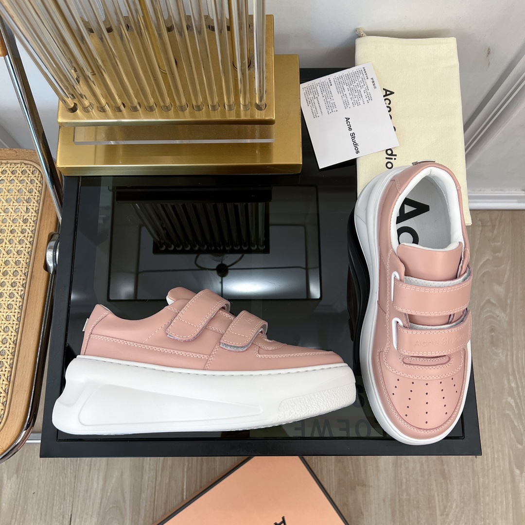 2024 Fashion Trend: Smiley-Faced White Sneakers with Unique Design and Comfort - 图片 8