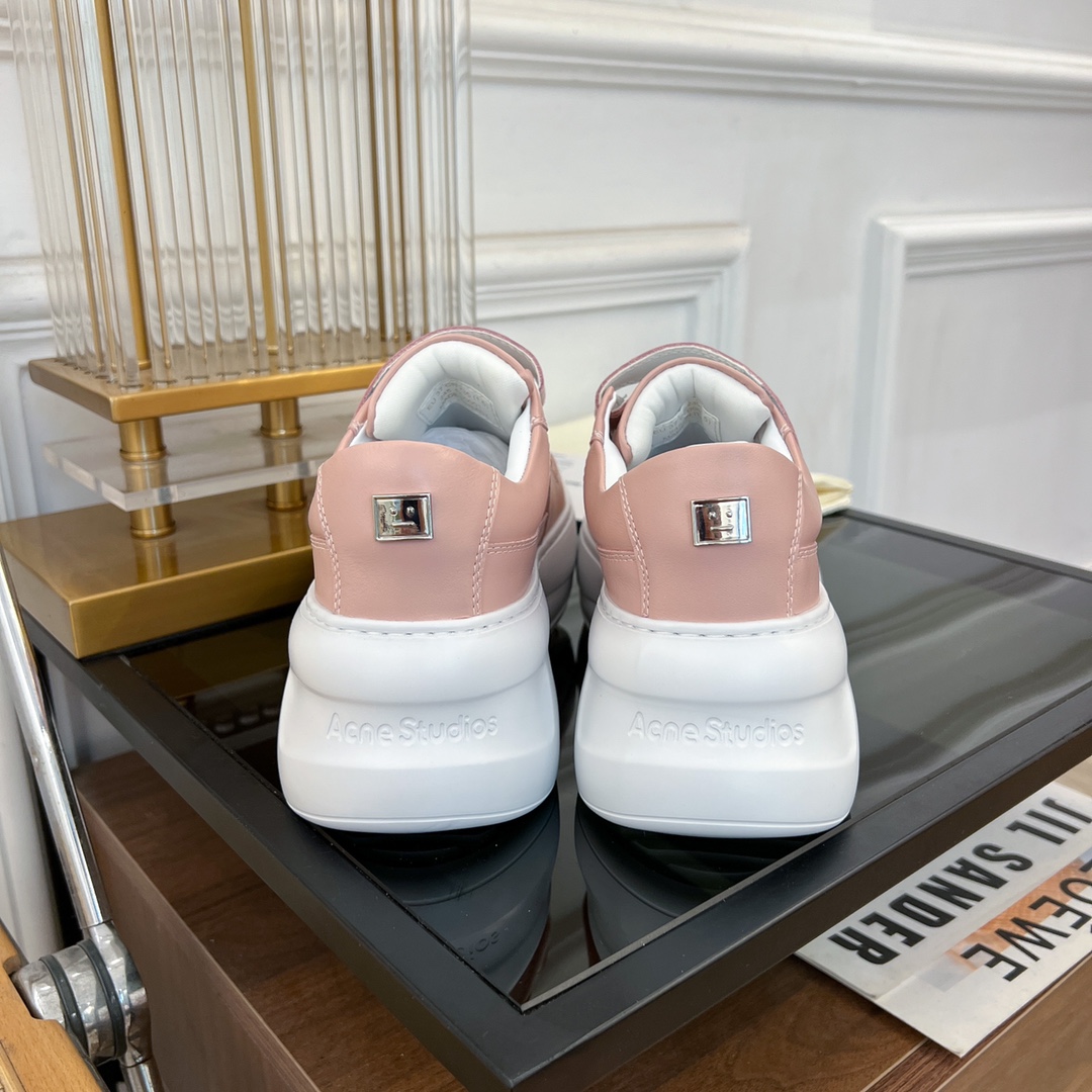 2024 Fashion Trend: Smiley-Faced White Sneakers with Unique Design and Comfort - 图片 6