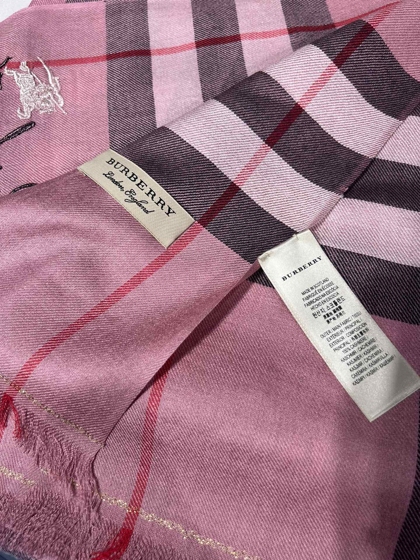 BURBERRY系列专柜最新同步！本系列经过专柜品质染色首道工序清洗后直接加工保持了原生态的柔顺亮泽薄如