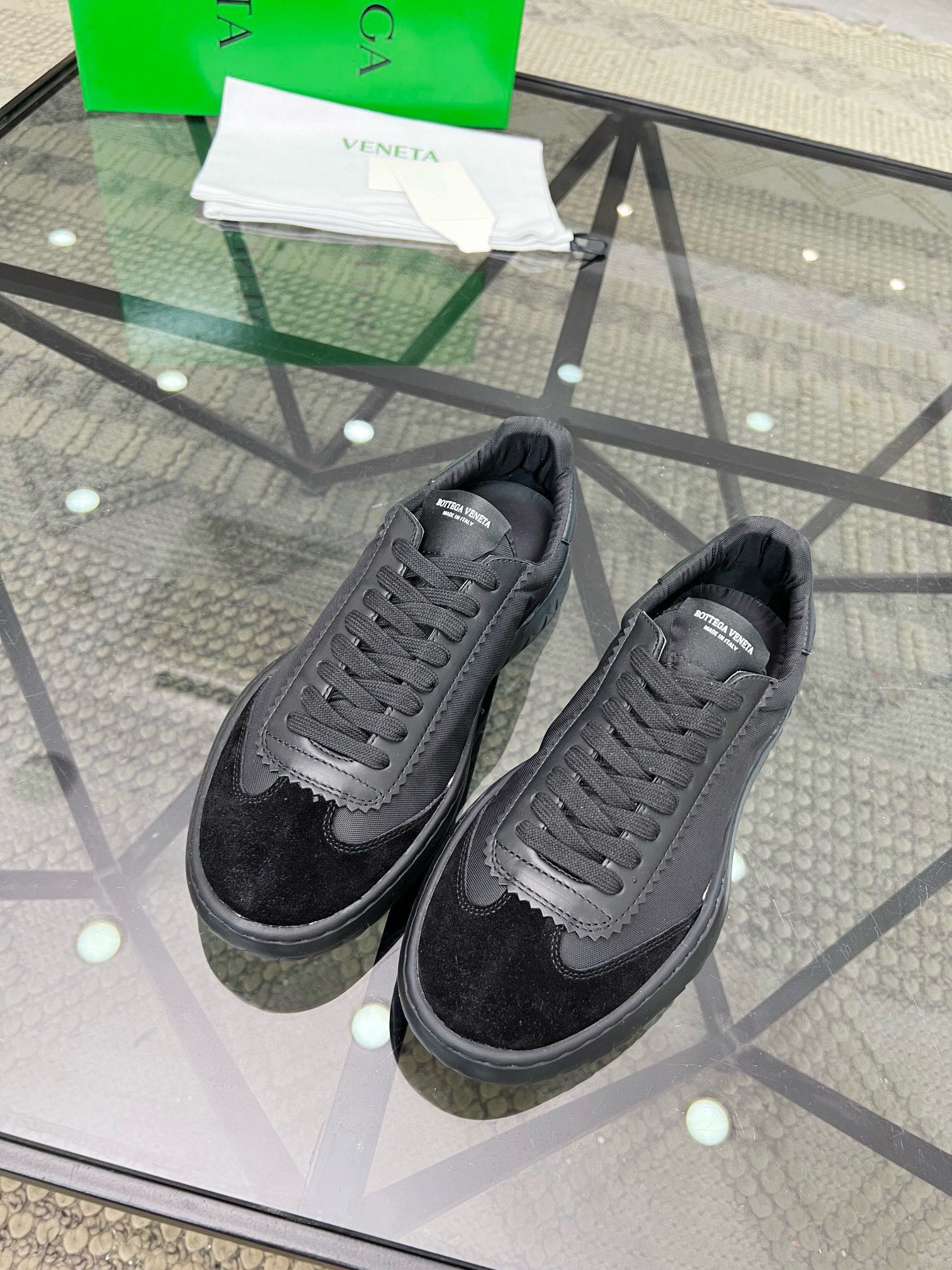 NO:219257,Brand BOTTEGA VENETA color original color matching Number of codes 38-44 standard codes Price Material BOTTEGA new style casual shoes!  High quality real shots Simple design, rigorous workmanship, fine upper cowhide with mesh fabric to create a fashionable headline cowhide foot pad   breathable mesh fabric inner lining original outsole top foot fashionable atmospheric, BV casual shoes, bottega veneta, bottega veneta, cowhide19860909品牌BOTTEGA VENETA 颜色原版配色 码数38-44标准码 价格 材质宝缇嘉新款 休闲鞋！高质 实拍 简约设计做工严谨精细鞋面牛皮搭配网布制作打造出时尚头条牛皮垫脚 透气网布内里原版大底上脚时尚 大气,BV休闲鞋,bottega veneta,bottega veneta,cowhide,Men's shoes