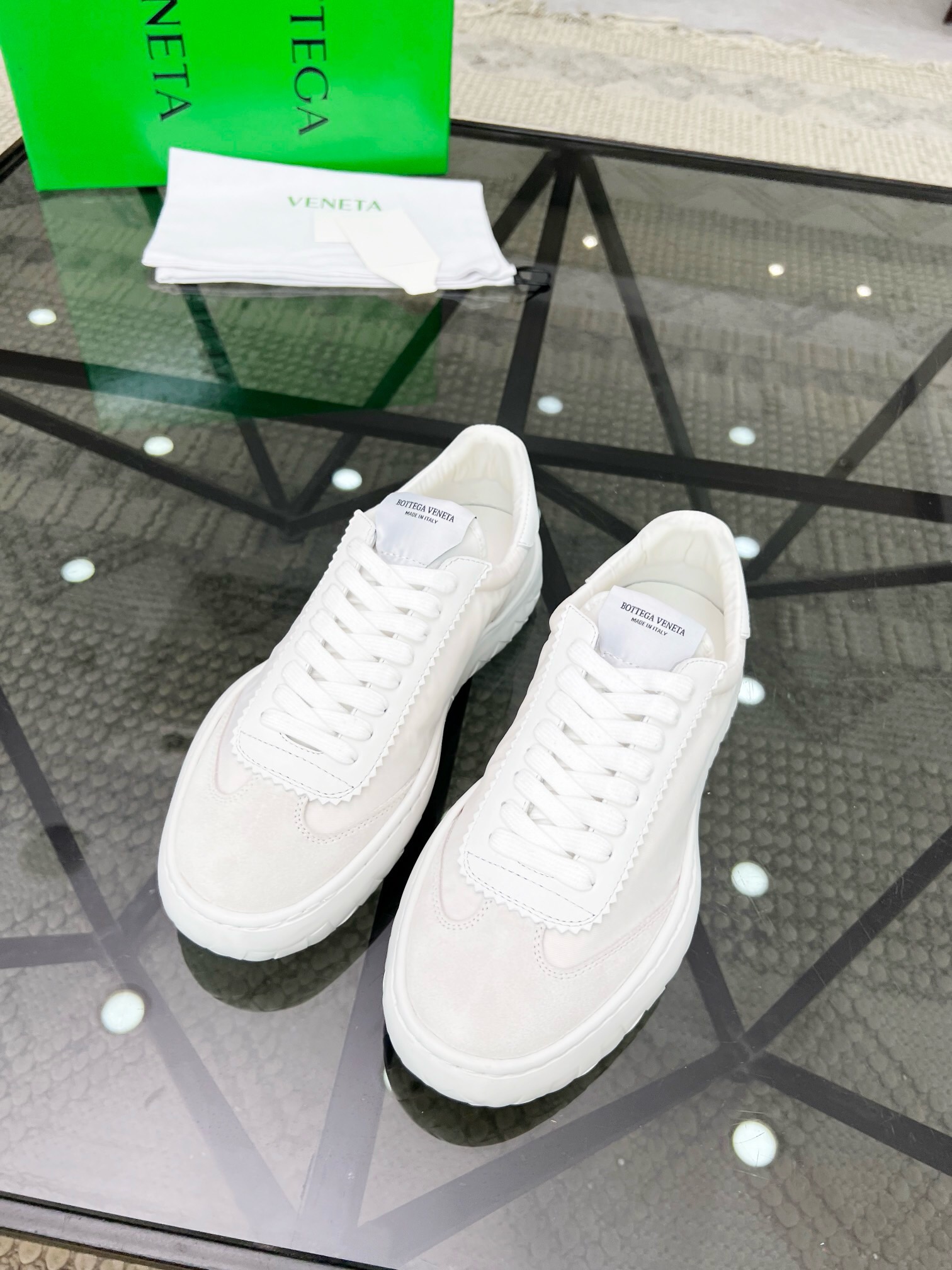 NO:217517,Brand BOTTEGA VENETA color original color matching Number of codes 38-44 standard codes Price Material BOTTEGA new style casual shoes!  High quality real shots Simple design, rigorous workmanship, fine upper cowhide with mesh fabric to create a fashionable headline cowhide foot pad   breathable mesh fabric inner lining original outsole top foot fashionable atmospheric, BV casual shoes, bottega veneta, bottega veneta, cowhide19860909品牌BOTTEGA VENETA 颜色原版配色 码数38-44标准码 价格 材质宝缇嘉新款 休闲鞋！高质 实拍 简约设计做工严谨精细鞋面牛皮搭配网布制作打造出时尚头条牛皮垫脚 透气网布内里原版大底上脚时尚 大气,BV休闲鞋,bottega veneta,bottega veneta,cowhide,Men's shoes