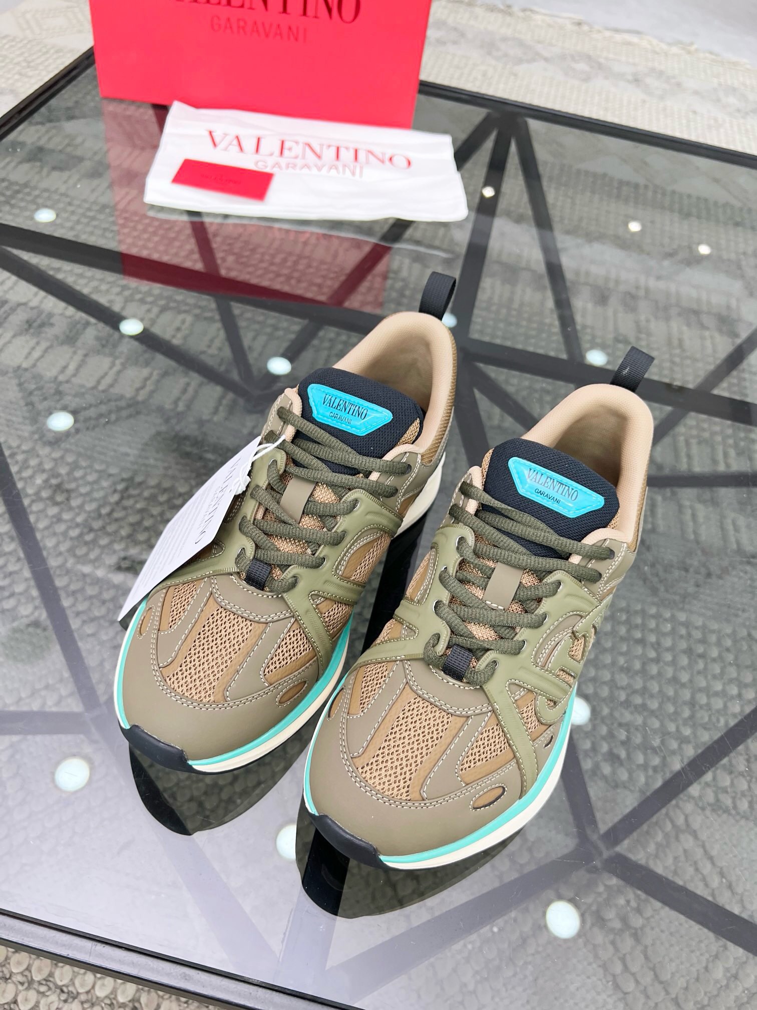 NO:218734,Brand VALENTINO Color Original Color Pair Code 39-44 Customized 38.45 Price Material Valentino New Men's Shoes 1:1 Original Replica!  Top-grade original single quality latest casual sports shoes. The upper is spliced ​​with multiple materials, breathable mesh, multi-layer combination of anti-slip sole. It is built with heavy industry. Good products pay attention to every detail. A must-have item for all seasons, unique design concepts, Valentino casual shoes, valentino, valentino, sneakers19860909品牌VALENTINO 颜色原版配色 码数39-44定做38.45 价格 材质华伦天奴新款男鞋1:1原版复刻！顶级原单品质最新休闲运动鞋 .鞋面多种材料拼接,透气网里.多层组合防滑大底.重工打造,好货注重的是每一个细节.一年四季百搭潮款必备单品,独特的设计理念,华伦天奴休闲鞋,valentino,valentino,sneakers,Men's shoes