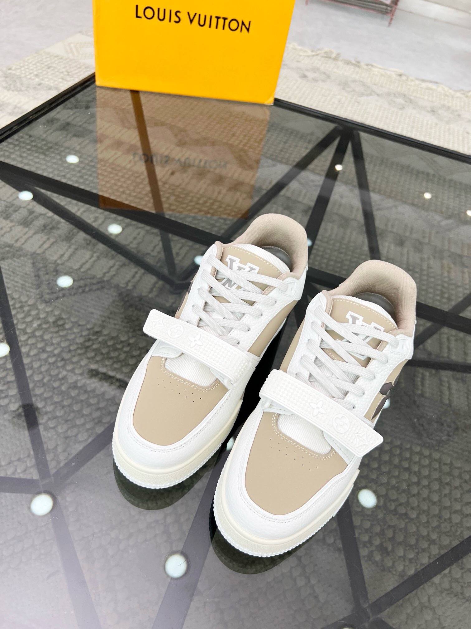 NO:219654,Brand LOUIS VUITTON original color matching code number 38-45 standard code price material new Louis Vuitton men casual shoes!  High-quality Labon craft upper is made of cowhide with original material LV Comfortable breathable mesh cloth Neli mesh cloth footbed style Simple and atmospheric LV original outsole, Louis Vuitton, louis vuitton, louis vuitton, louis vuitton, louis vuitton, cowhide19860909品牌LOUIS VUITTON 颜色原版配色 码数38-45标准码 价格 材质路易威登新款 男士 休闲鞋！高品质拉邦工艺鞋面采用牛皮搭配原版材质LV 舒适透气网布内里网布垫脚版型时尚 简单大气LV原版大底,路易威登,louis vuitton,louis vuitton,louis vuitton,cowhide,Men's shoes