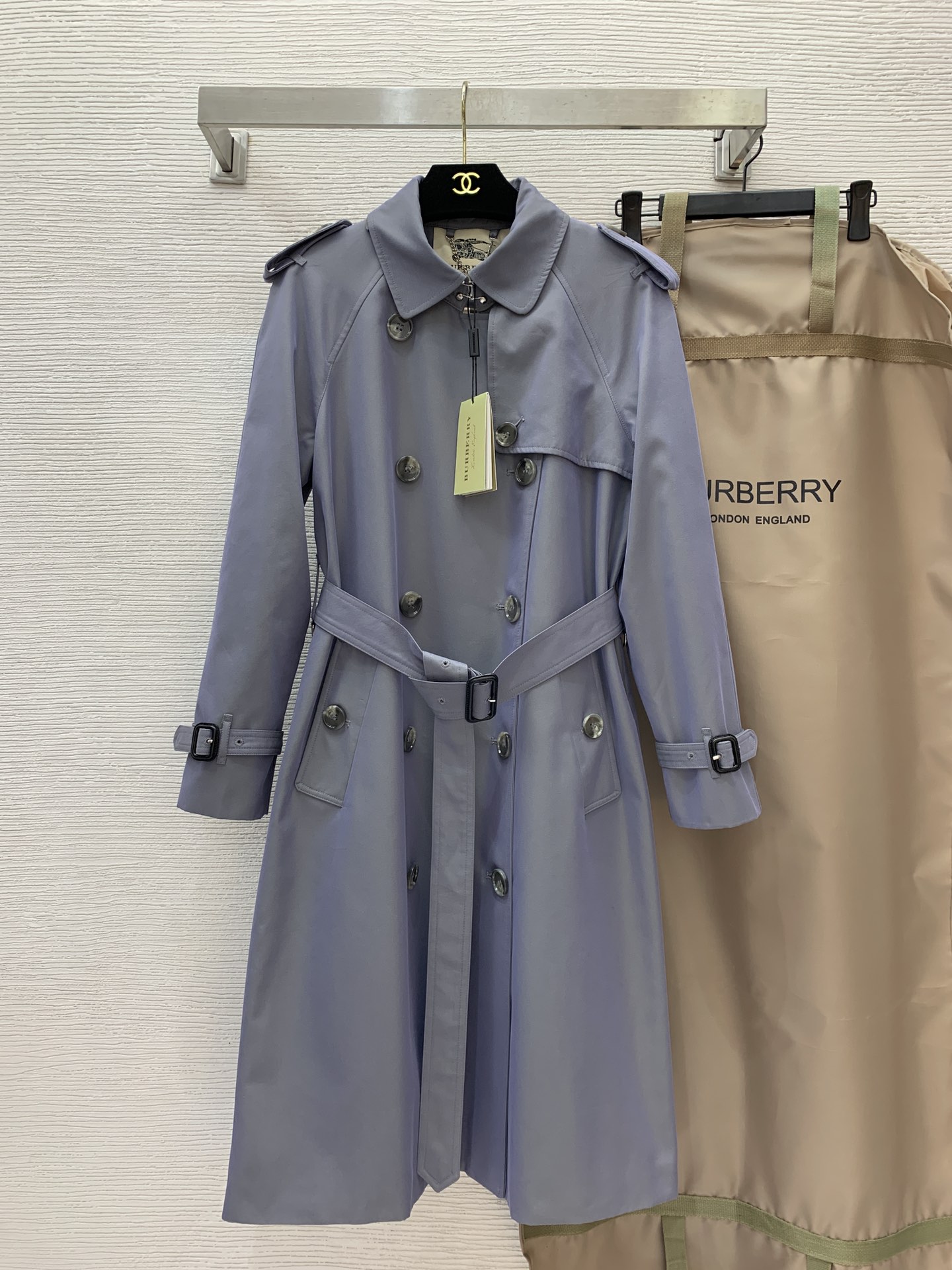 NO:306712,Model number G24080172 BURBERR* new high-end custom color-changing waterproof fabric has a hard and handsome and stylish style!  B-home classic and fashionable double-breasted waist-hugging long windbreaker jacket coat!  【Price does not include private chats required by dust bag】Gray blue, khaki, (M size bust 96, rotator sleeve 67, 102 length), burberry, jackets & coats, alexander wang19860909款号G24080172 BURBERR*新款高端定制变色防水面料版型硬挺帅气有型！B家经典时尚双排扣收腰版型长款风衣外套大衣！【价格不含防尘袋需要的私聊】灰蓝色、卡其色、（M码胸围96,连肩袖67,衣长102）,,burberry,jackets & coats,alexander wang,Women's clothing