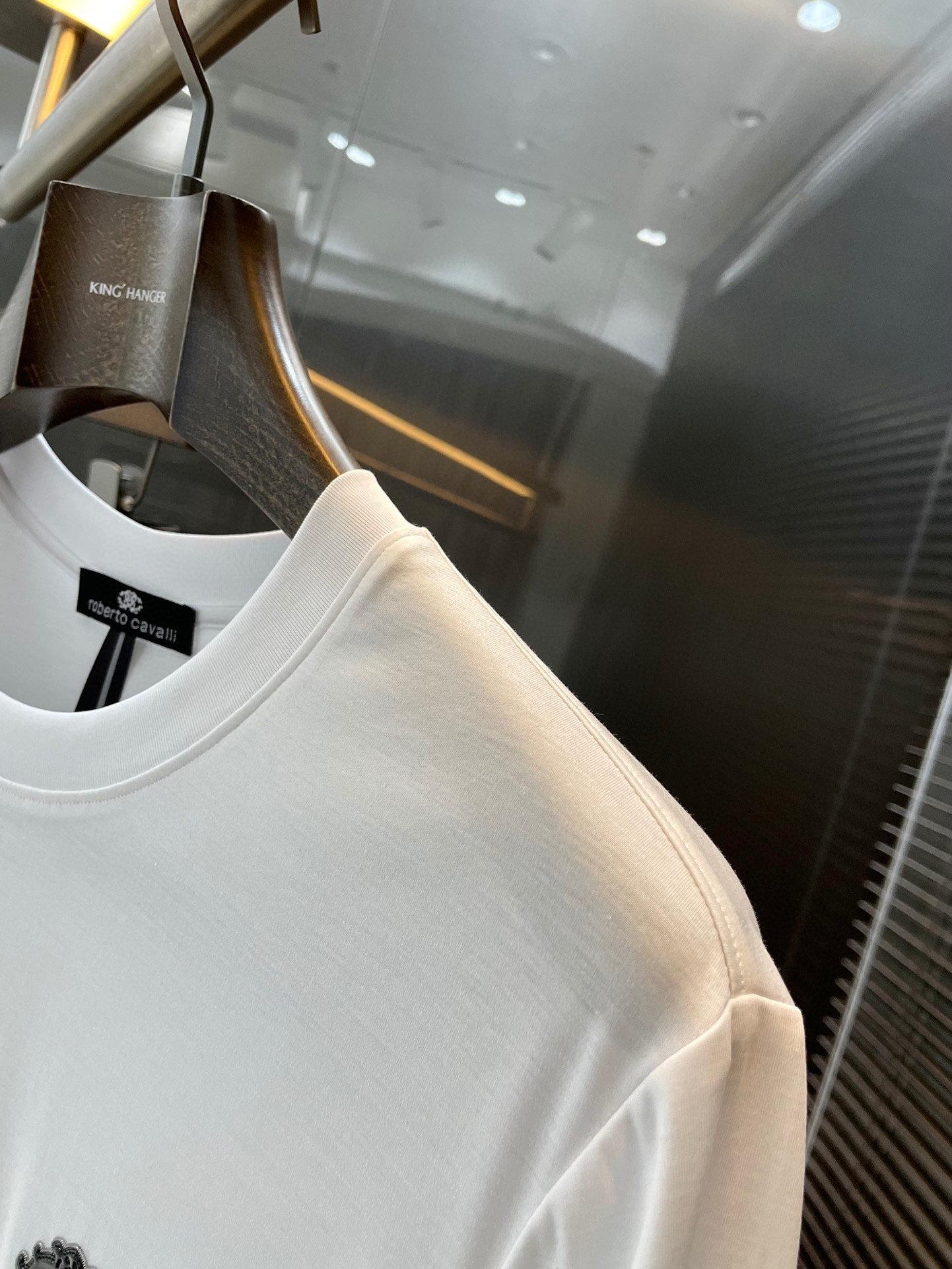 חולצת טי שירט לבנה לגבר Cavalli 'Paris 67' - קולקציית קיץ 24SS 5 i1722312174 1425 3