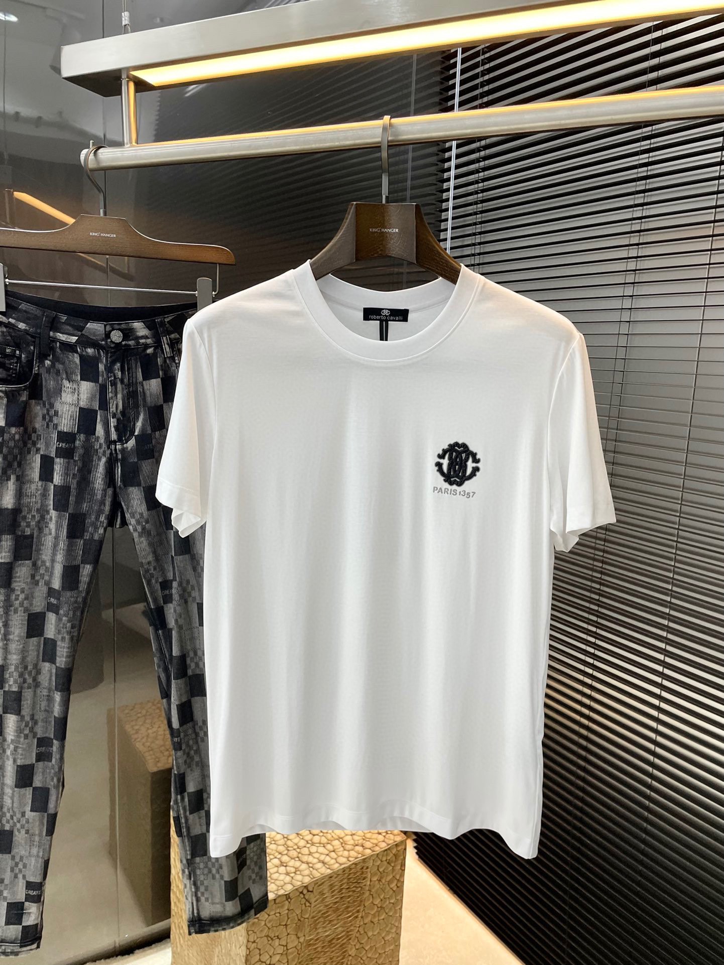 חולצת טי שירט לבנה לגבר Cavalli 'Paris 67' - קולקציית קיץ 24SS 2 i1722312174 4195 0