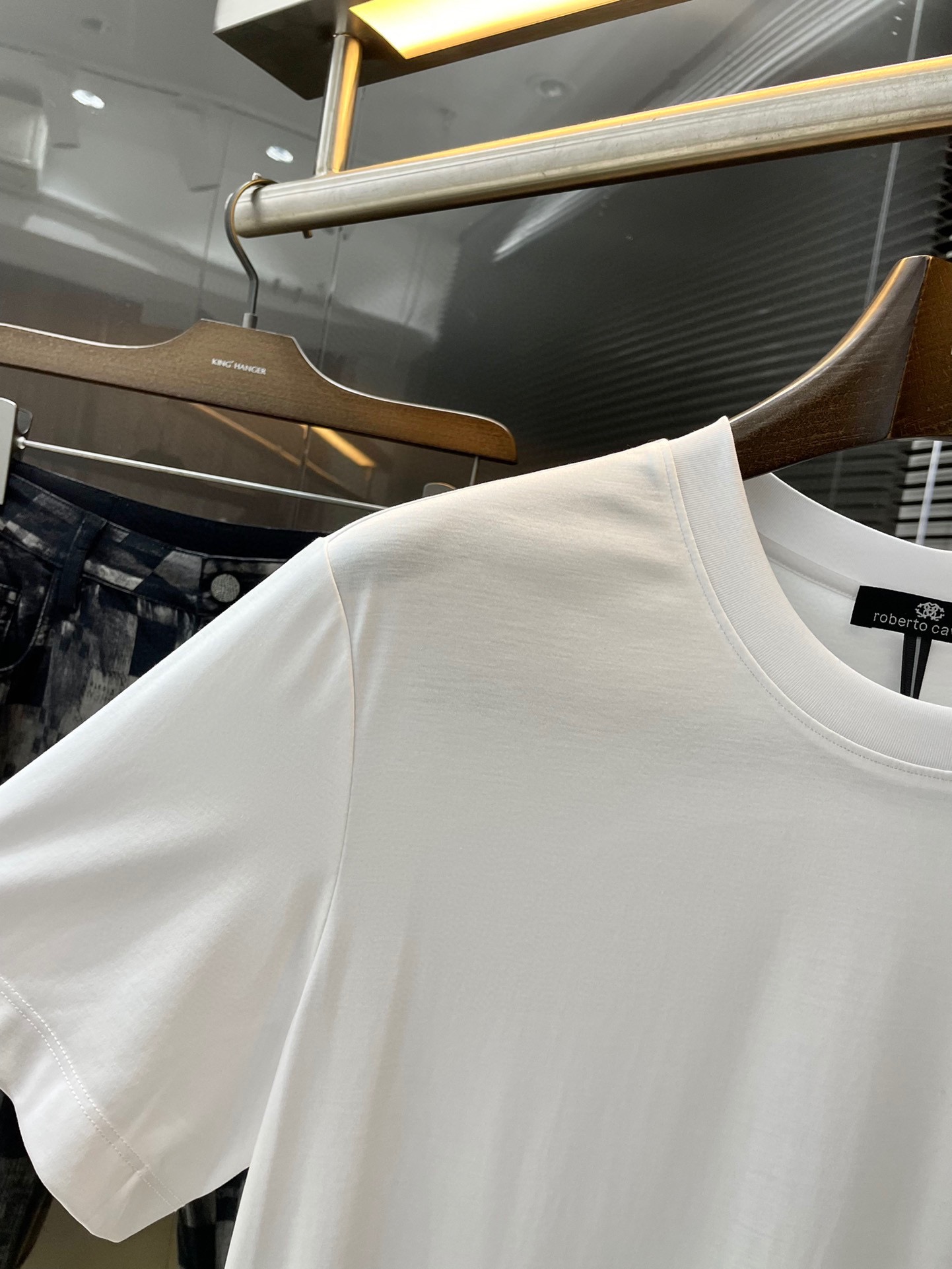 חולצת טי שירט לבנה לגבר Cavalli 'Paris 67' - קולקציית קיץ 24SS 7 i1722312174 5761 5