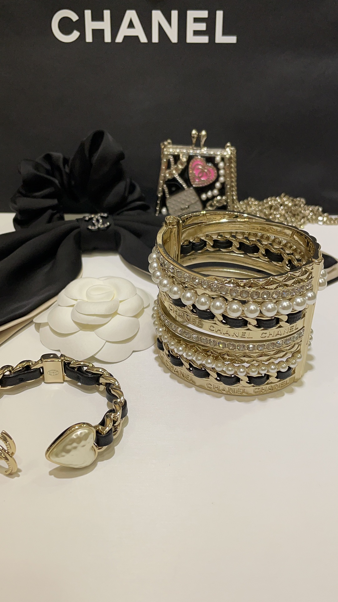 NO:631626,Real photos of the details of the bracelet, luxury and extravagant, super heavy industry, bracelet, Cartier high-end jewelry19860909手镯细节实拍 奢华贵气超级重工,,bracelet,卡迪亚高端饰品,Jewelry