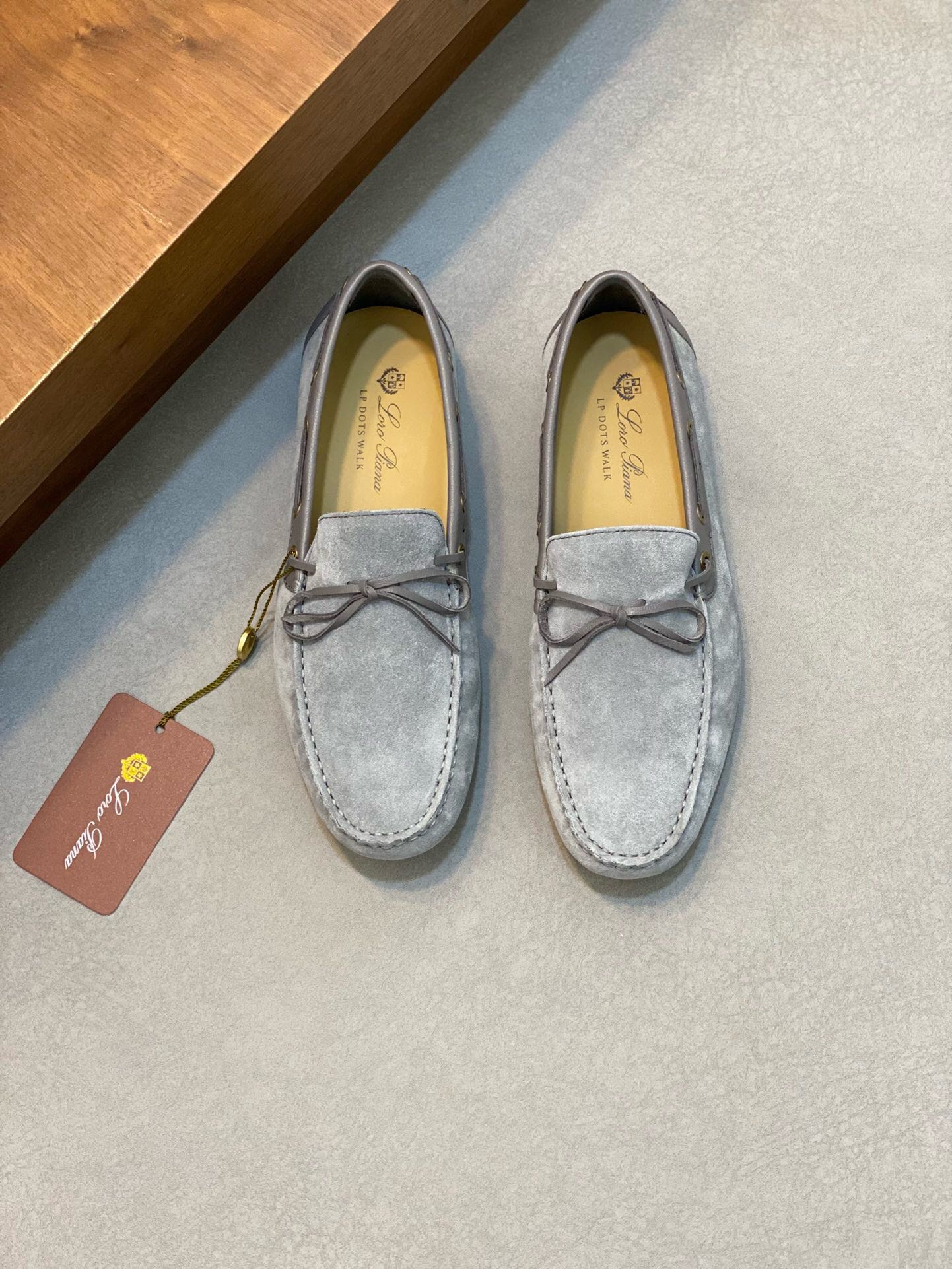 NO:218612,Brand Loro Piana color original color matching code number 39-44 customized 38.45 price Material Nouo Pianya summer hot product shipped!  LP men's casual beanie shoes are made of calfskin, presenting a unique three-dimensional effect. The mid-layer foot is the original 1:1 replica private model. It has three-dimensional and skin-friendly feel. It is extremely comfortable to wear., LP casual shoes, loro piana, loro piana, cowhide19860909品牌Loro Piana 颜色原版配色 码数39-44定做38.45 价格 材质诺悠翩雅夏季爆款出货！LP男士 休闲豆豆鞋鞋面采用小牛皮制作,呈现出别致的立体效果,中层脚掌为原版1:1复刻私模 立体感和亲肤感十足 上脚极度舒适.,LP休闲鞋,loro piana,loro piana,cowhide,Men's shoes