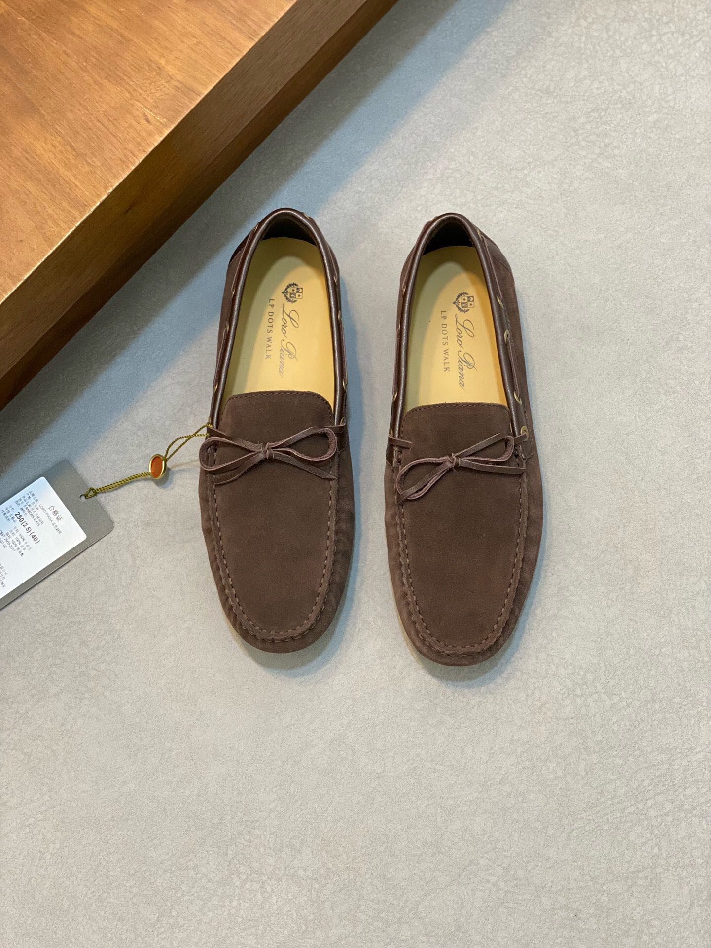 NO:217167,Brand Loro Piana color original color matching code number 39-44 customized 38.45 price Material Nouo Pianya summer hot product shipped!  LP men's casual beanie shoes are made of calfskin, presenting a unique three-dimensional effect. The mid-layer foot is the original 1:1 replica private model. It has three-dimensional and skin-friendly feel. It is extremely comfortable to wear., LP casual shoes, loro piana, loro piana, cowhide19860909品牌Loro Piana 颜色原版配色 码数39-44定做38.45 价格 材质诺悠翩雅夏季爆款出货！LP男士 休闲豆豆鞋鞋面采用小牛皮制作,呈现出别致的立体效果,中层脚掌为原版1:1复刻私模 立体感和亲肤感十足 上脚极度舒适.,LP休闲鞋,loro piana,loro piana,cowhide,Men's shoes