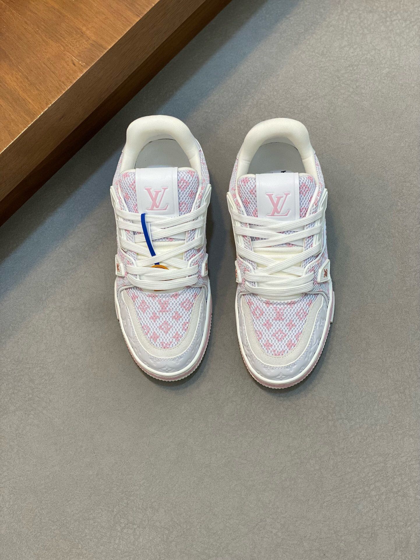 NO:217152,Brand LOUIS VUITTON original color matching, size 35-40 women's model price Material new Louis Vuitton casual shoes!  High-quality Labon craft upper is made of cowhide with original material LV Comfortable breathable mesh cloth Neli mesh cloth footbed style Simple and atmospheric LV original outsole, Louis Vuitton, louis vuitton, louis vuitton, louis vuitton, louis vuitton, cowhide19860909品牌LOUIS VUITTON 颜色原版配色 码数35-40女款 价格 材质路易威登新款 休闲鞋！高品质拉邦工艺鞋面采用牛皮搭配原版材质LV 舒适透气网布内里网布垫脚版型时尚 简单大气LV原版大底,路易威登,louis vuitton,louis vuitton,louis vuitton,cowhide,Men's shoes
