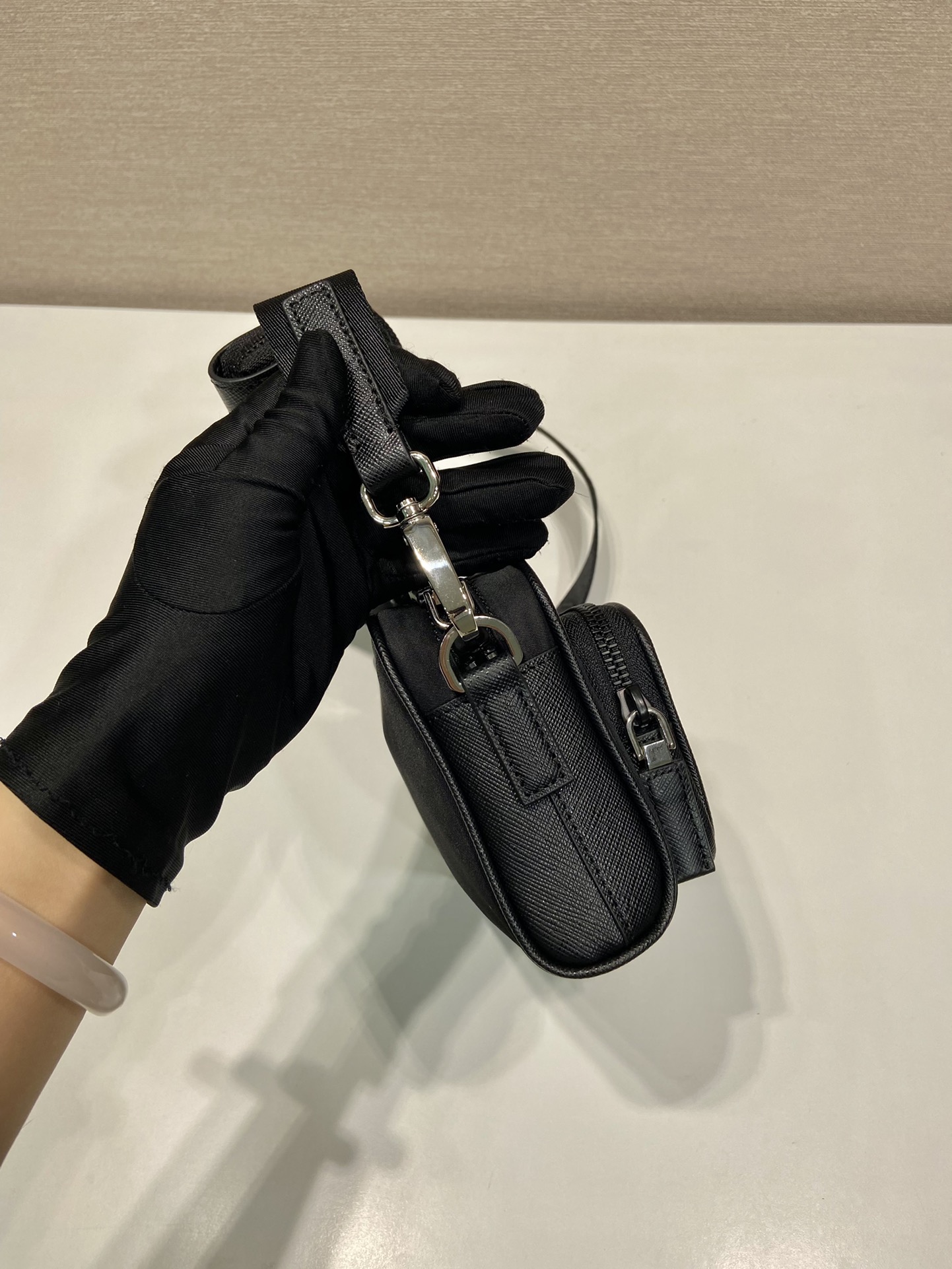 スタイリッシュなRe-Nylon製の十字纹ショルダーバッグ