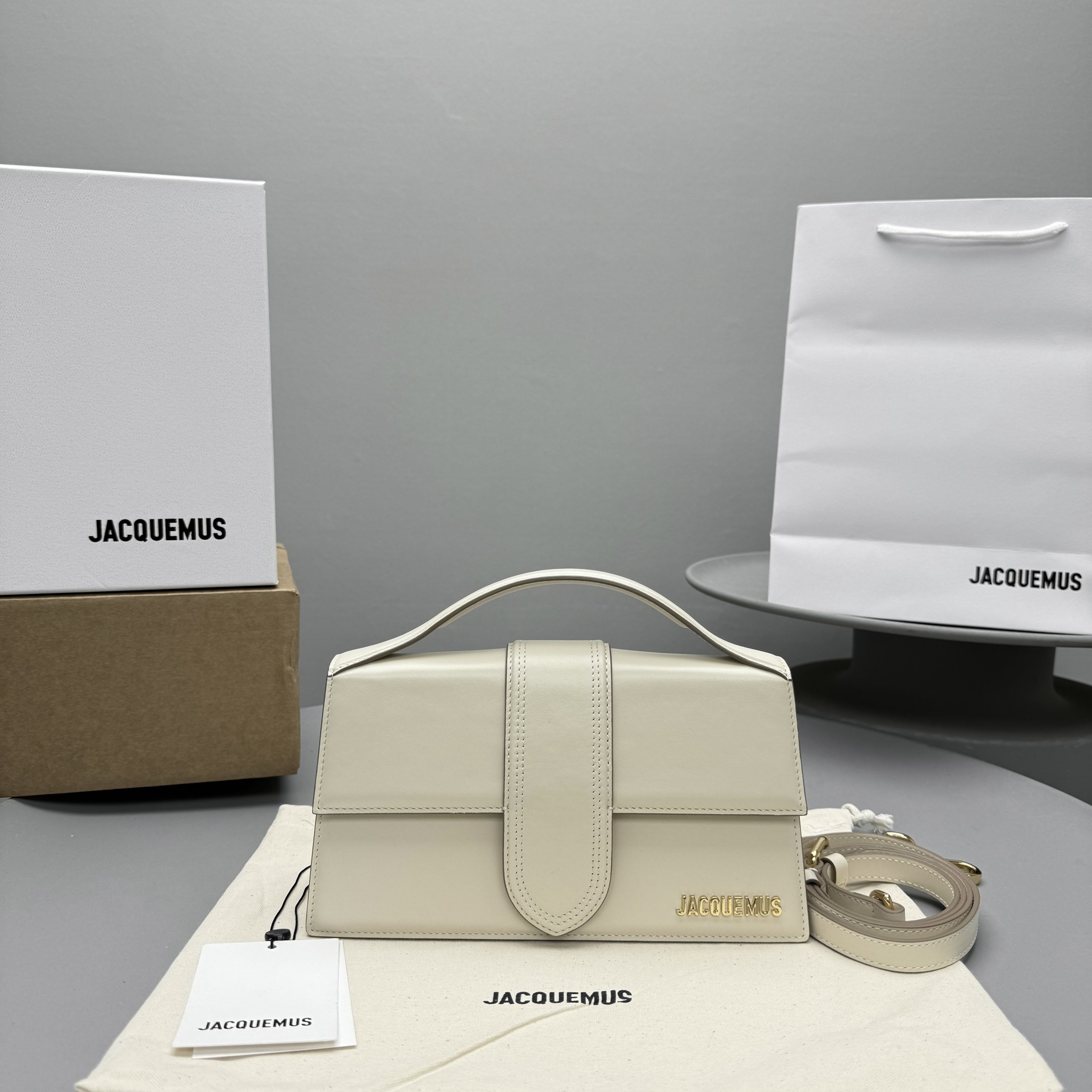 Aus China
 Jacquemus Taschen Umhängetaschen  & Schultertaschen Beige