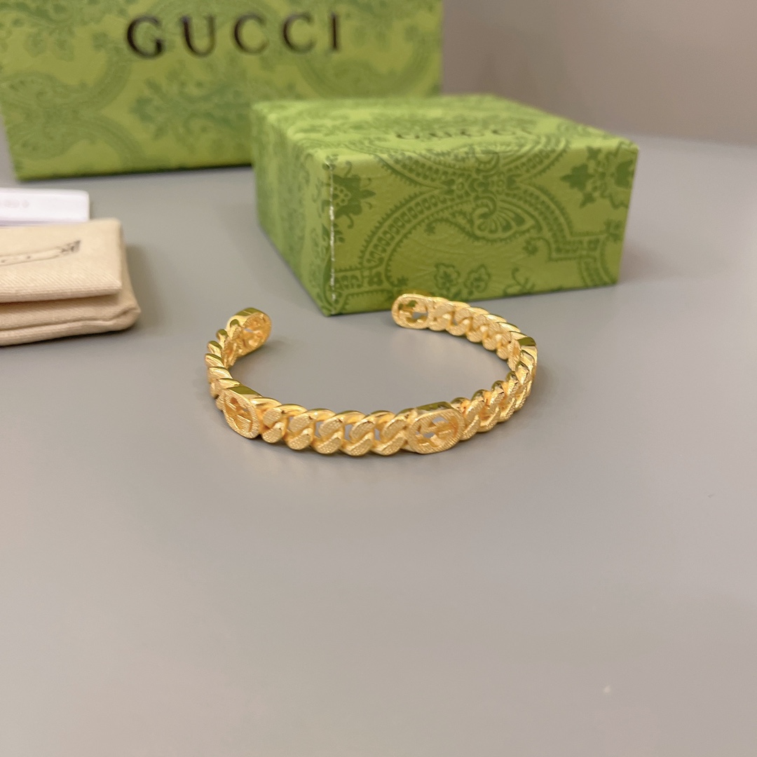 NO:112820,Gucci latest model Gucci counter hits factory direct sales original one to one replica Gucci gold bracelet, jewelry boutique, gucci, bracelet, gold19860909古驰最新款 古驰专柜爆款 厂家直销 原版一比一复刻 古 驰 黄金色手镯,饰品精品,gucci,bracelet,gold,Jewelry