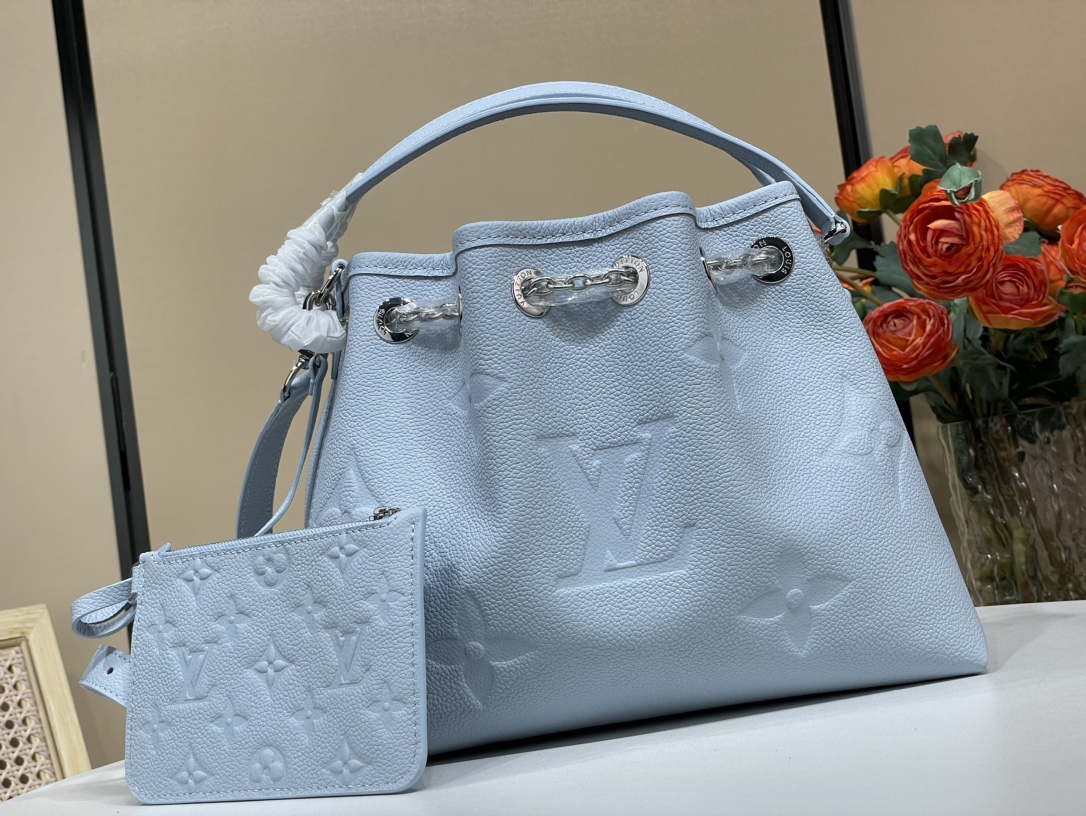 1: 1
 Louis Vuitton Sacs À Main Bleu clair Empreinte​ Cuir de vache La chaîne M46545