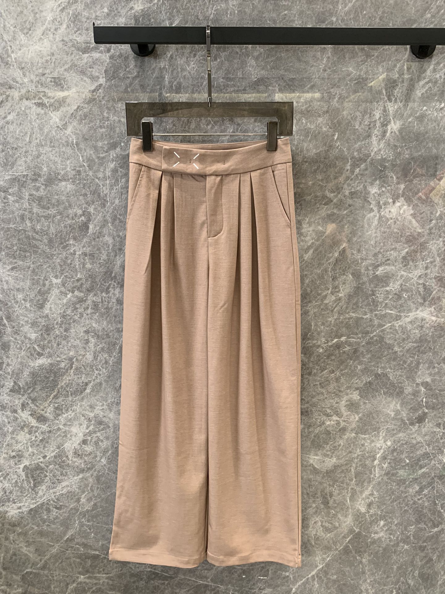 High-Quality Women’s Suit Collection by Maison Margiela: Exclusive and Classic Design - 图片 4