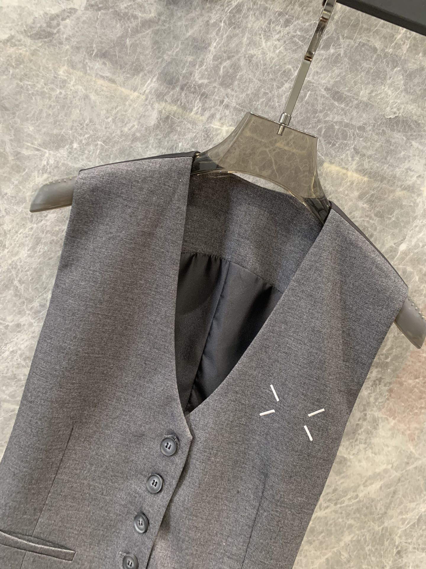 High-Quality Women’s Suit Collection from Maison Margiela at 24S: Exclusive and Classic Designs - 图片 3