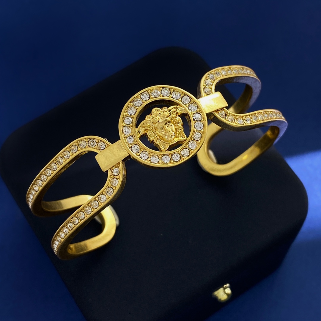 Versace Red and White Double-Edged C-Shaped Bronze Bracelet with 1.56 cm Width - 图片 4