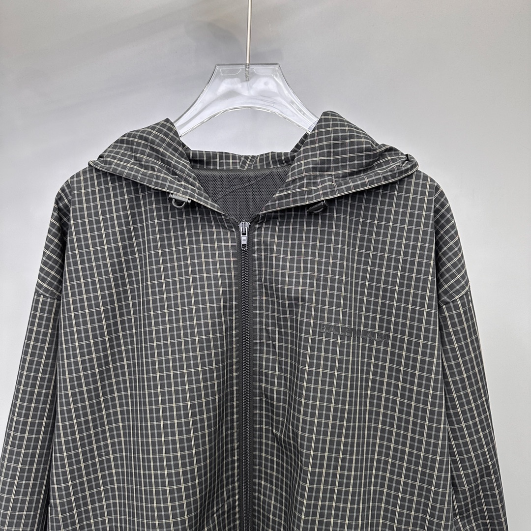 NEW｜新款风衣外套，进口再生纤维面料，透气舒适不易皱，定织格纹面料杂色混织细节超棒，前胸后背进口立体胶印logo设计，