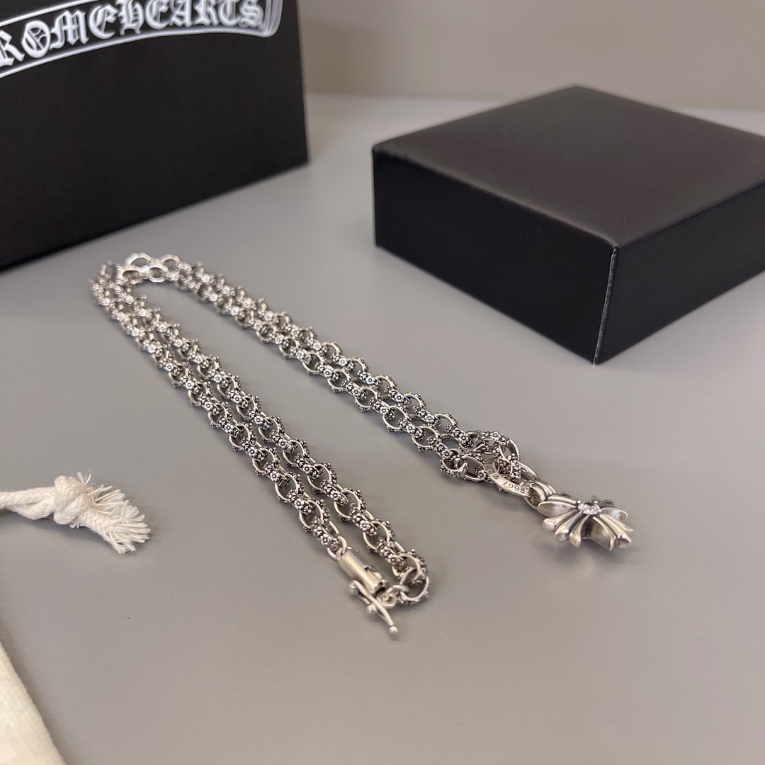  克罗心🎈专柜爆款🎈
⚠️厂家直销价
⚠️原版一比一复刻
⚠️男女同款
⚠️克罗心项链