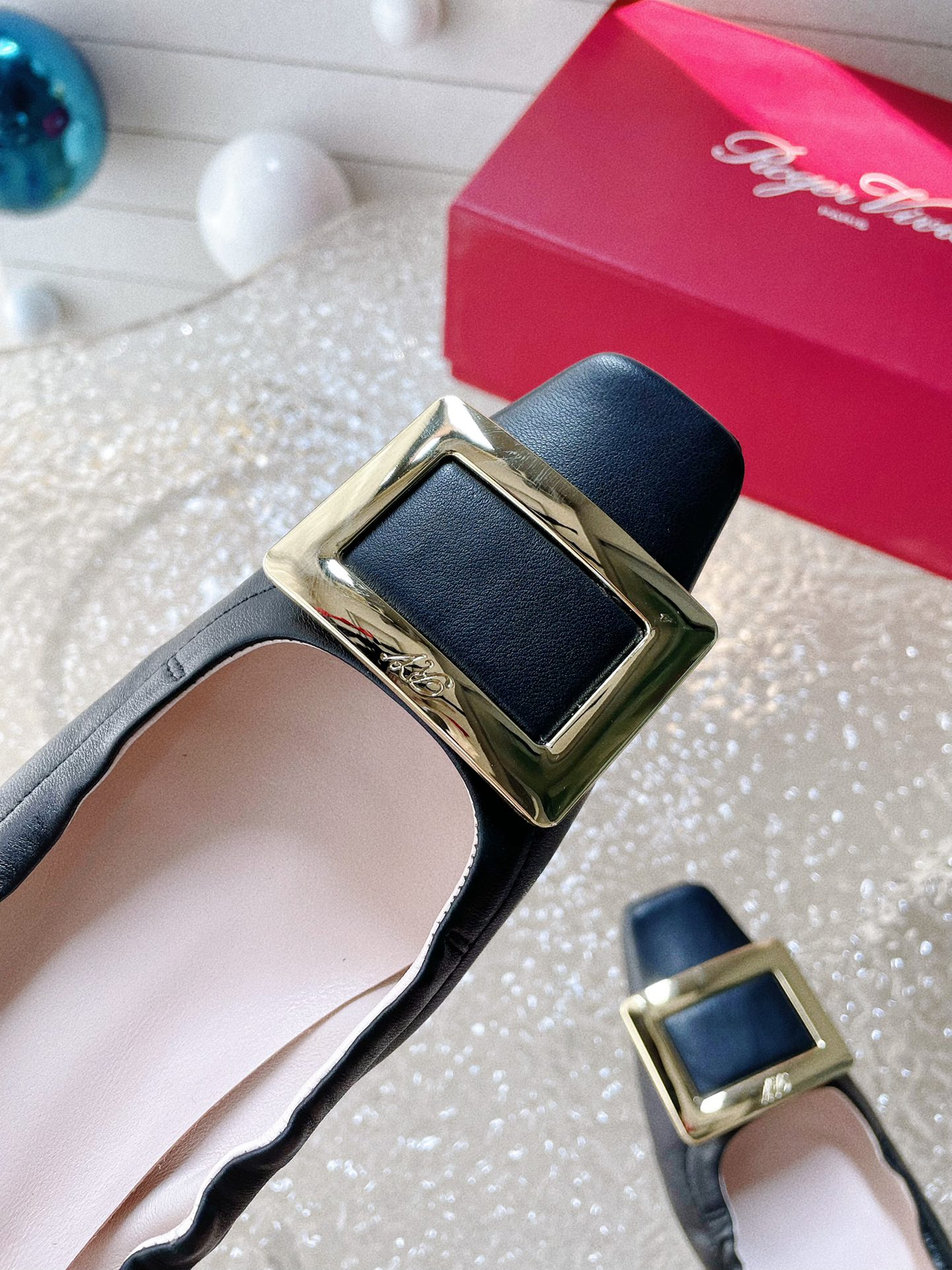 Limited Edition Roger Vivier Omelet Shoes: Elegant, Comfortable, and Aristocratic Style - 图片 3