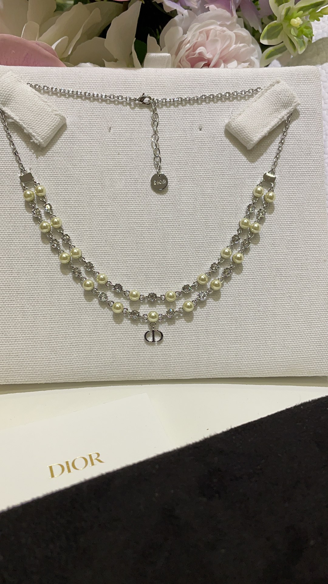 NO:631482,88220 The silver double-layer necklace arrived today. The new pearl and rhinestone silver CD small pendant double-layer necklace. The double-layer has a stacking effect. The details are really exquisite. It is perfect for matching with small skirts in summer. It is cute and versatile. You can’t make mistakes with your eyes closed. Z version customization. Brass gold-plated. Swarovski silver phantom diamond. Ready-made necklace with packaging box, skirts, necklace, gold plating, Cardia high-end jewelry.1986090988220今日到货银色双层项链 新款珍珠拼水钻银色CD小吊坠双层项链 双层自带叠戴效果 细节真的超精致 太适合夏天搭配小裙子啦 可可爱爱百搭不挑人 闭眼入不出错 z版定制 黄铜镀金 施华洛银色魅影钻 现货项链带包装盒,,skirts,necklace,gold plating,卡迪亚高端饰品,Jewelry