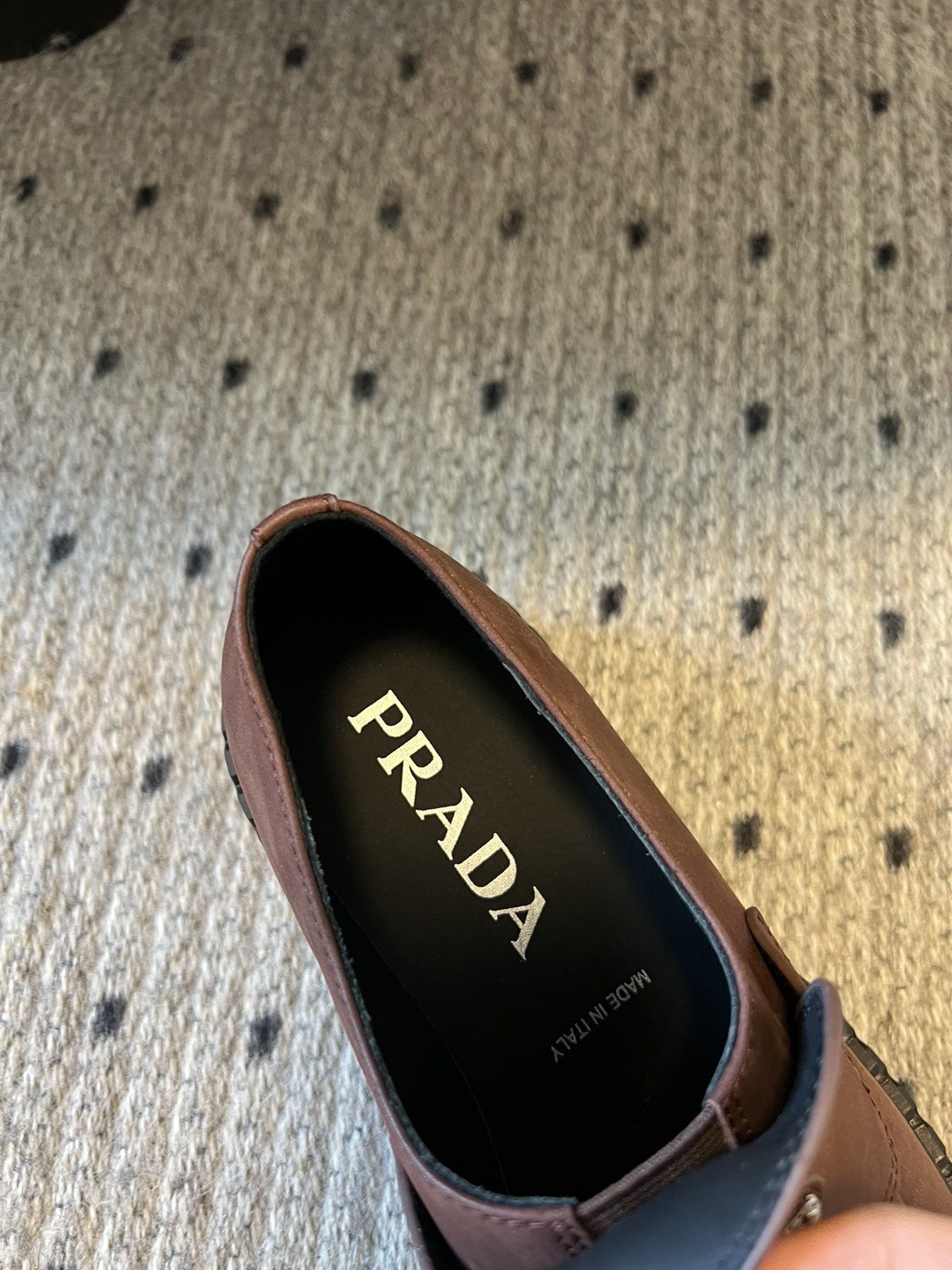 Prad*普拉达 软牛皮厚底经典三角标乐福鞋 新款配色真的绝!适用于各个季节!当之无愧的四季款,刘雯众多