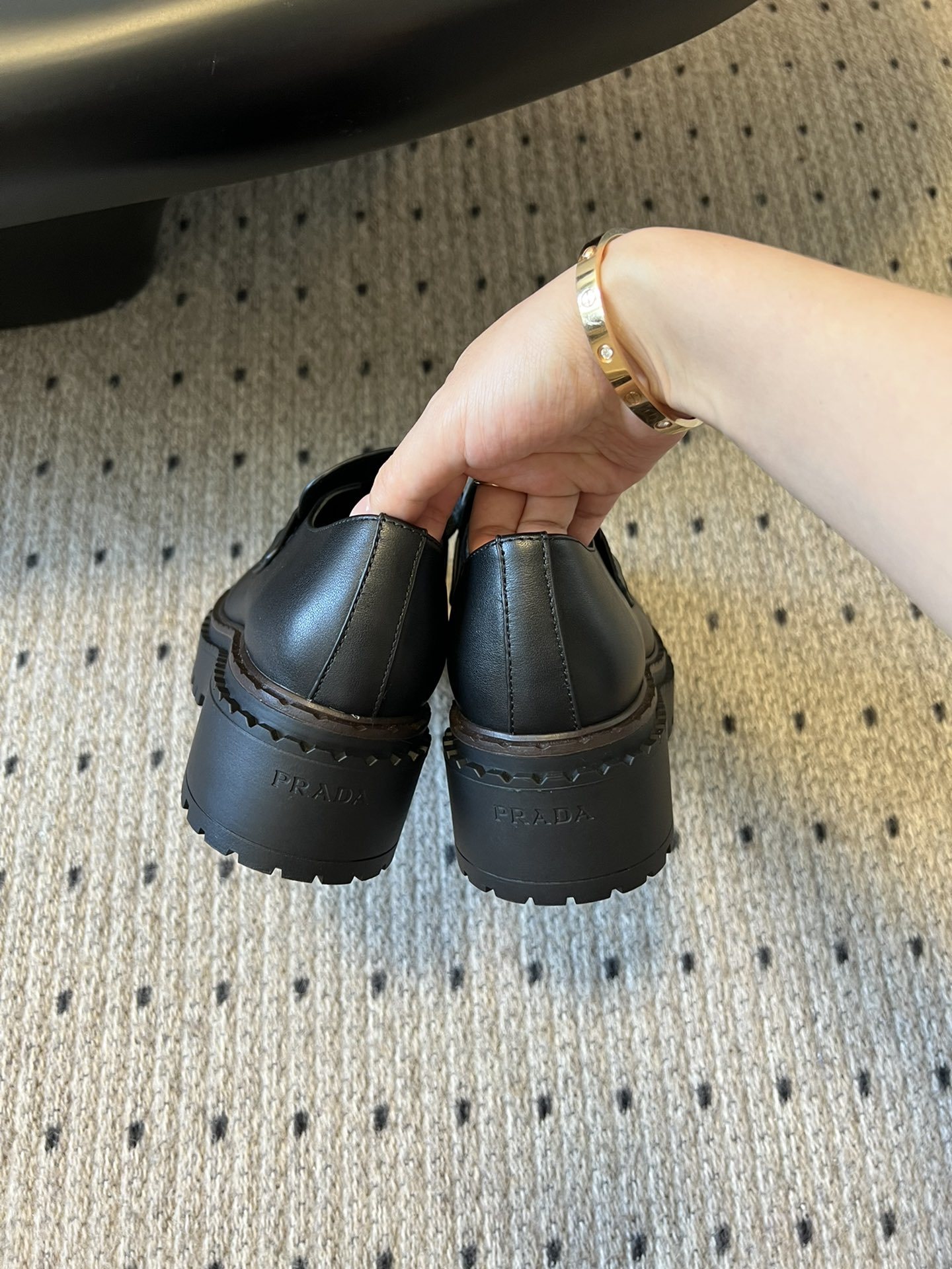 Prad*普拉达 软牛皮厚底经典三角标乐福鞋 新款配色真的绝!适用于各个季节!当之无愧的四季款,刘雯众多