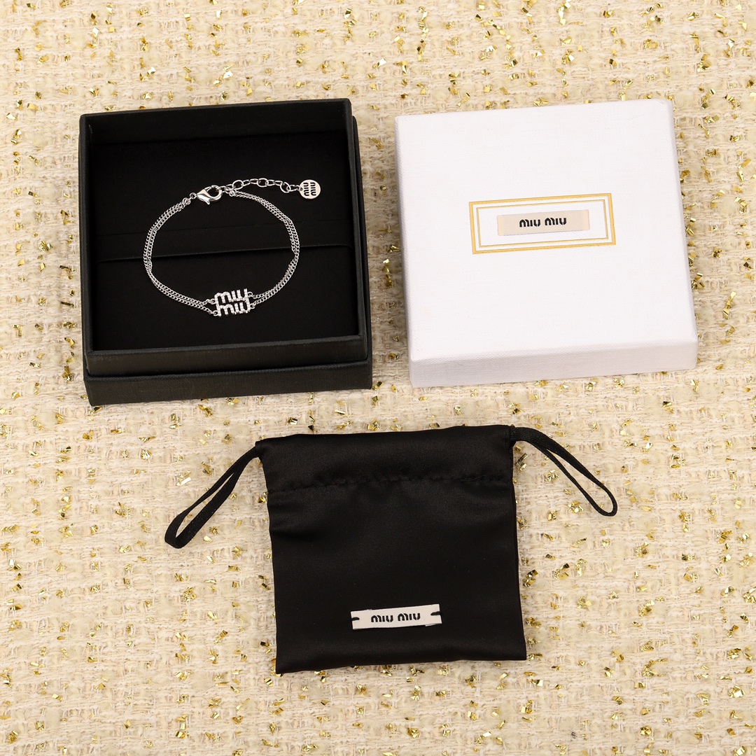 MiuMiu Alto
 Joyas Pulsera Colección de 7 estrellas
 Pulido