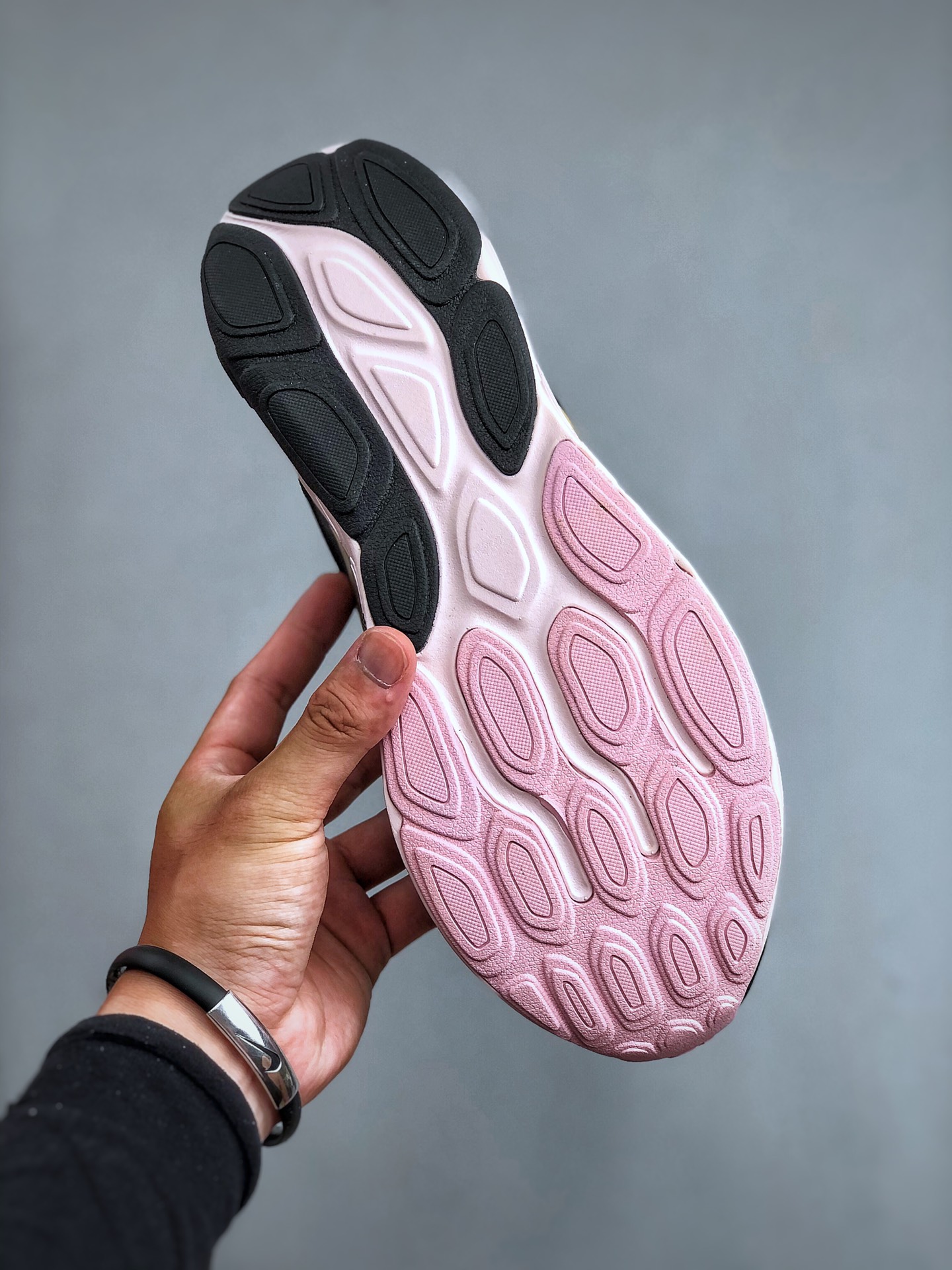 顶级纯原 市售最高版本🔥 💰180 
NB新百伦New Balance Fresh Foam 460 V4系列低帮轻量化厚底健身休闲运动慢跑鞋“网织黑白镭射绿” #男鞋半码制#采用一体式工程网眼鞋面及热熔Logo细节#中底嵌入Fresh Foam轻量化泡沫技术#组合防滑耐磨橡胶外底片
货号：M460BC4尺码40-45