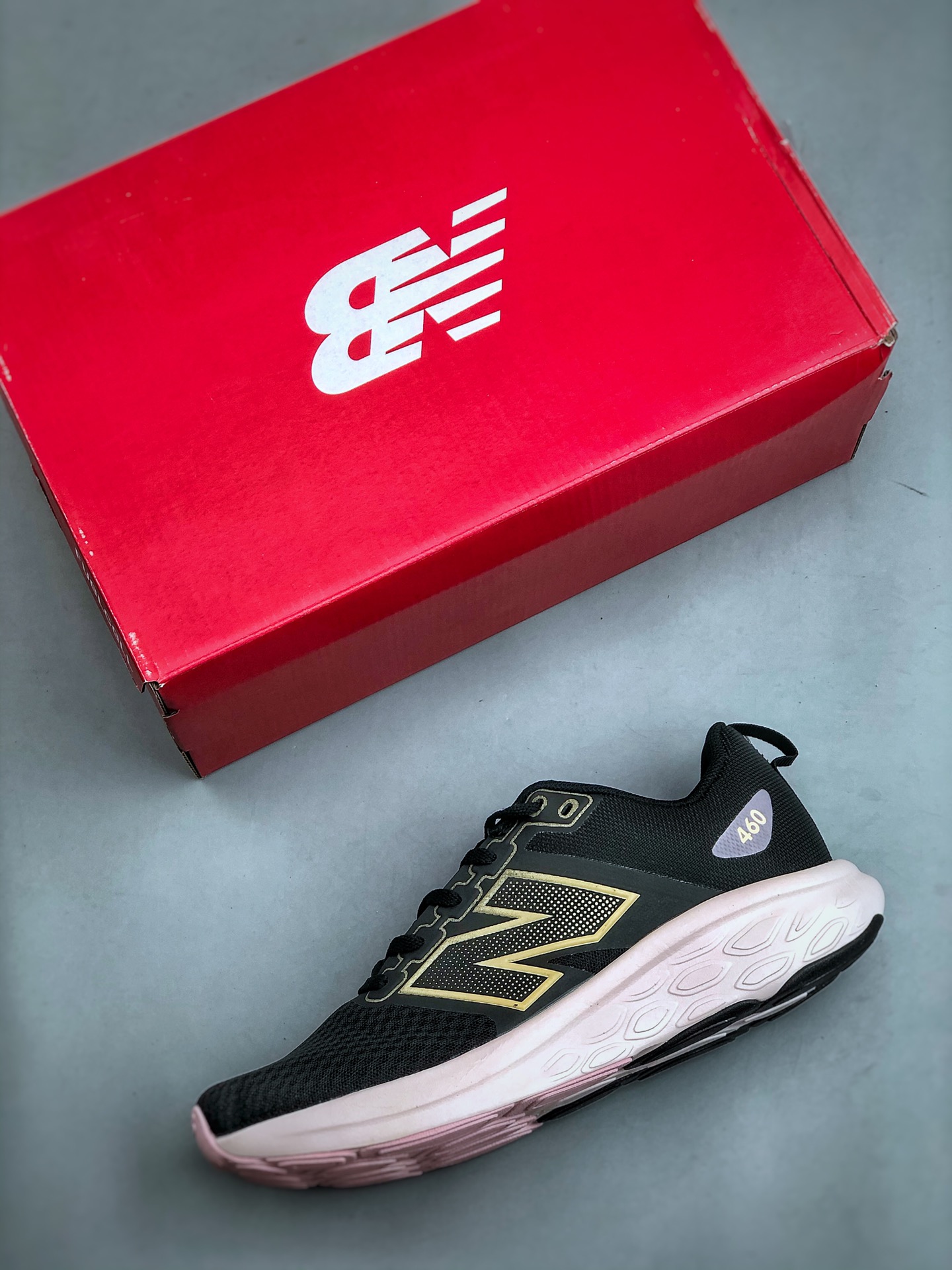 顶级纯原 市售最高版本🔥 💰180 
NB新百伦New Balance Fresh Foam 460 V4系列低帮轻量化厚底健身休闲运动慢跑鞋“网织黑白镭射绿” #男鞋半码制#采用一体式工程网眼鞋面及热熔Logo细节#中底嵌入Fresh Foam轻量化泡沫技术#组合防滑耐磨橡胶外底片
货号：M460BC4尺码40-45