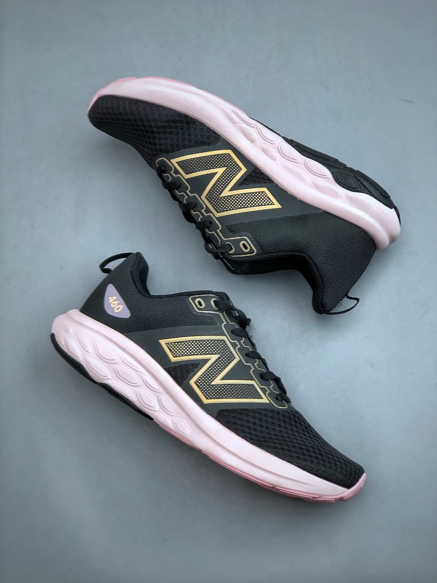 顶级纯原 市售最高版本🔥 💰180 
NB新百伦New Balance Fresh Foam 460 V4系列低帮轻量化厚底健身休闲运动慢跑鞋“网织黑白镭射绿” #男鞋半码制#采用一体式工程网眼鞋面及热熔Logo细节#中底嵌入Fresh Foam轻量化泡沫技术#组合防滑耐磨橡胶外底片
货号：M460BC4尺码40-45