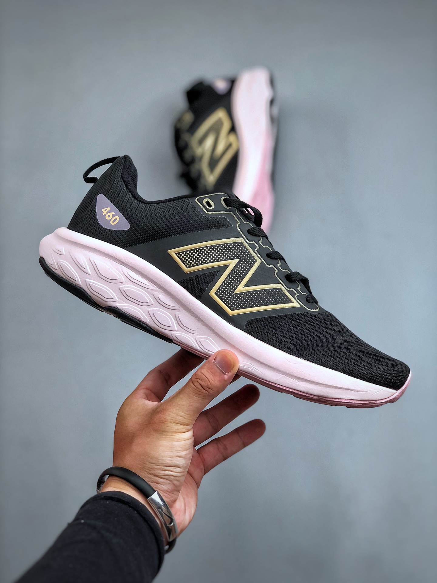 顶级纯原 市售最高版本🔥 💰180 
NB新百伦New Balance Fresh Foam 460 V4系列低帮轻量化厚底健身休闲运动慢跑鞋“网织黑白镭射绿” #男鞋半码制#采用一体式工程网眼鞋面及热熔Logo细节#中底嵌入Fresh Foam轻量化泡沫技术#组合防滑耐磨橡胶外底片
货号：M460BC4尺码40-45