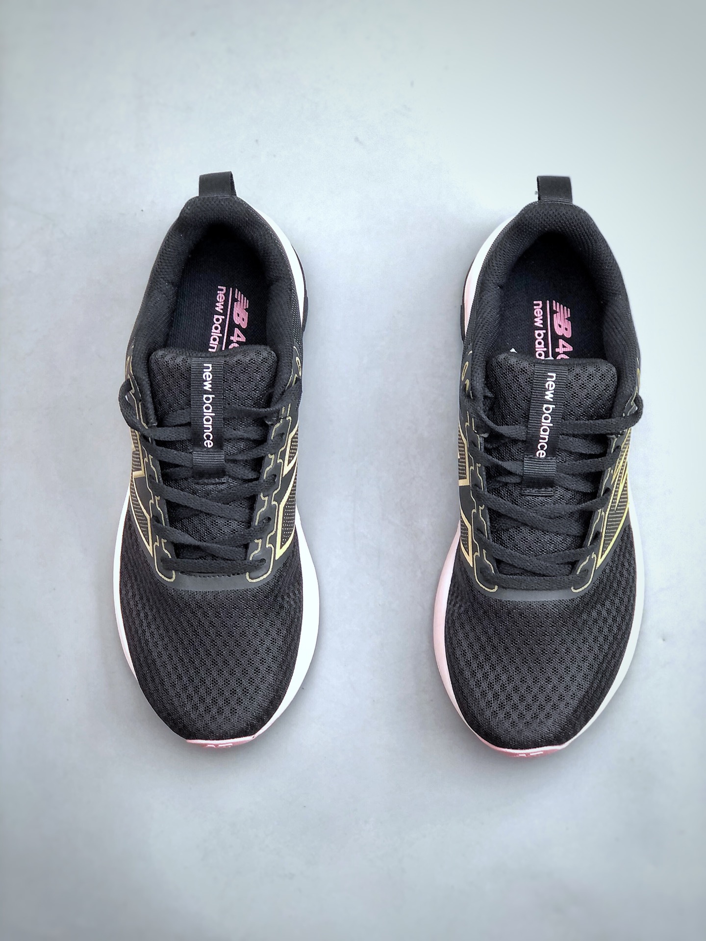 顶级纯原 市售最高版本🔥 💰180 
NB新百伦New Balance Fresh Foam 460 V4系列低帮轻量化厚底健身休闲运动慢跑鞋“网织黑白镭射绿” #男鞋半码制#采用一体式工程网眼鞋面及热熔Logo细节#中底嵌入Fresh Foam轻量化泡沫技术#组合防滑耐磨橡胶外底片
货号：M460BC4尺码40-45
