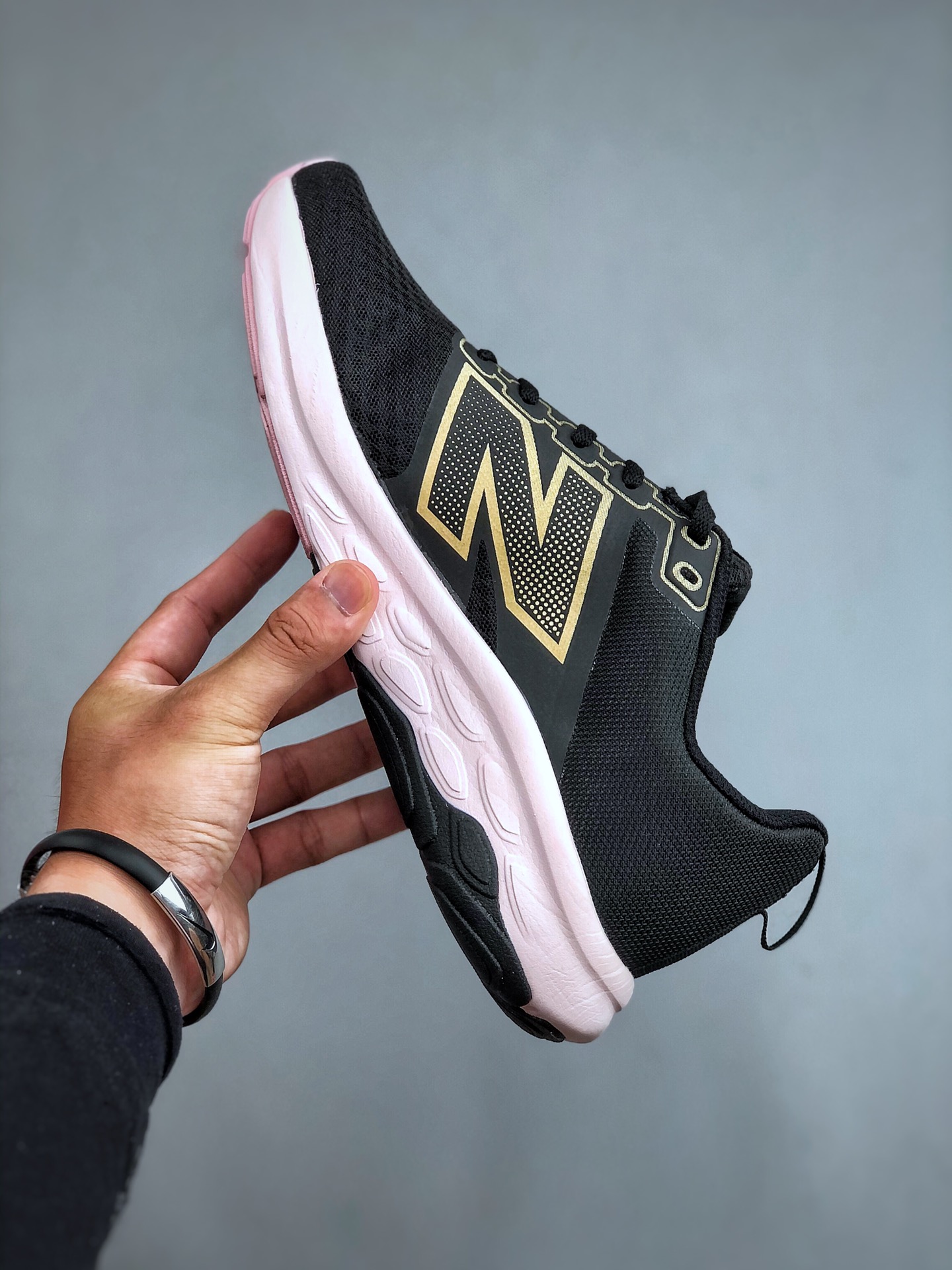 顶级纯原 市售最高版本🔥 💰180 
NB新百伦New Balance Fresh Foam 460 V4系列低帮轻量化厚底健身休闲运动慢跑鞋“网织黑白镭射绿” #男鞋半码制#采用一体式工程网眼鞋面及热熔Logo细节#中底嵌入Fresh Foam轻量化泡沫技术#组合防滑耐磨橡胶外底片
货号：M460BC4尺码40-45