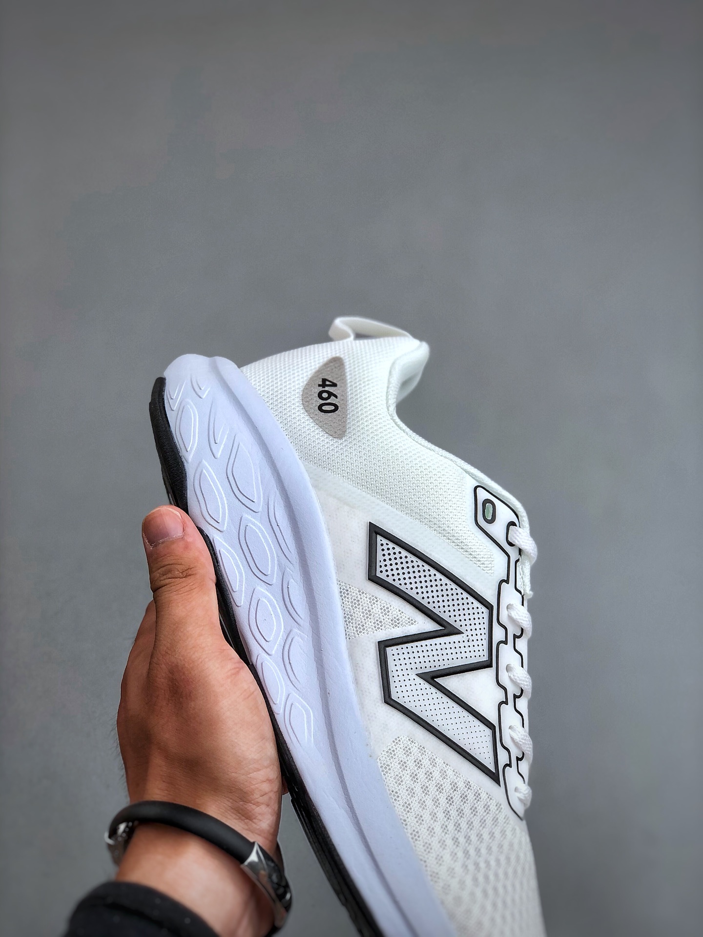 顶级纯原 市售最高版本🔥 💰180 
NB新百伦New Balance Fresh Foam 460 V4系列低帮轻量化厚底健身休闲运动慢跑鞋“网织黑白镭射绿” #男鞋半码制#采用一体式工程网眼鞋面及热熔Logo细节#中底嵌入Fresh Foam轻量化泡沫技术#组合防滑耐磨橡胶外底片
货号：M460ZT4尺码40-45