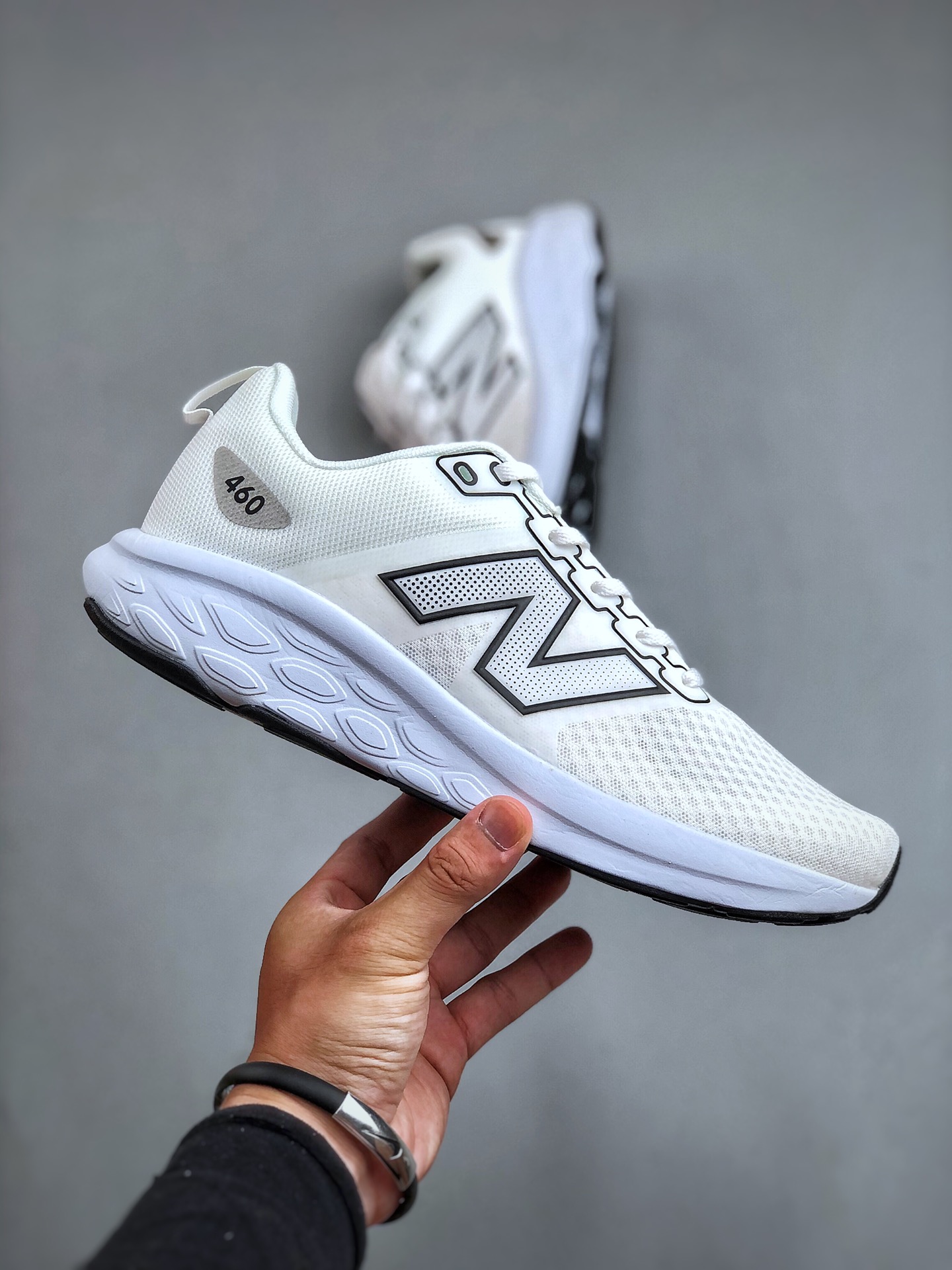 顶级纯原 市售最高版本🔥 💰180 
NB新百伦New Balance Fresh Foam 460 V4系列低帮轻量化厚底健身休闲运动慢跑鞋“网织黑白镭射绿” #男鞋半码制#采用一体式工程网眼鞋面及热熔Logo细节#中底嵌入Fresh Foam轻量化泡沫技术#组合防滑耐磨橡胶外底片
货号：M460ZT4尺码40-45