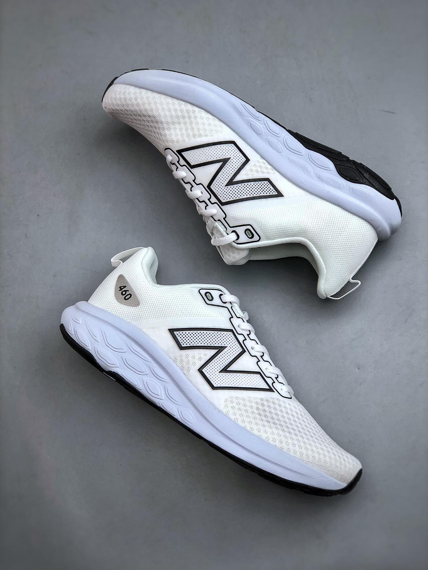 顶级纯原 市售最高版本🔥 💰180 
NB新百伦New Balance Fresh Foam 460 V4系列低帮轻量化厚底健身休闲运动慢跑鞋“网织黑白镭射绿” #男鞋半码制#采用一体式工程网眼鞋面及热熔Logo细节#中底嵌入Fresh Foam轻量化泡沫技术#组合防滑耐磨橡胶外底片
货号：M460ZT4尺码40-45
