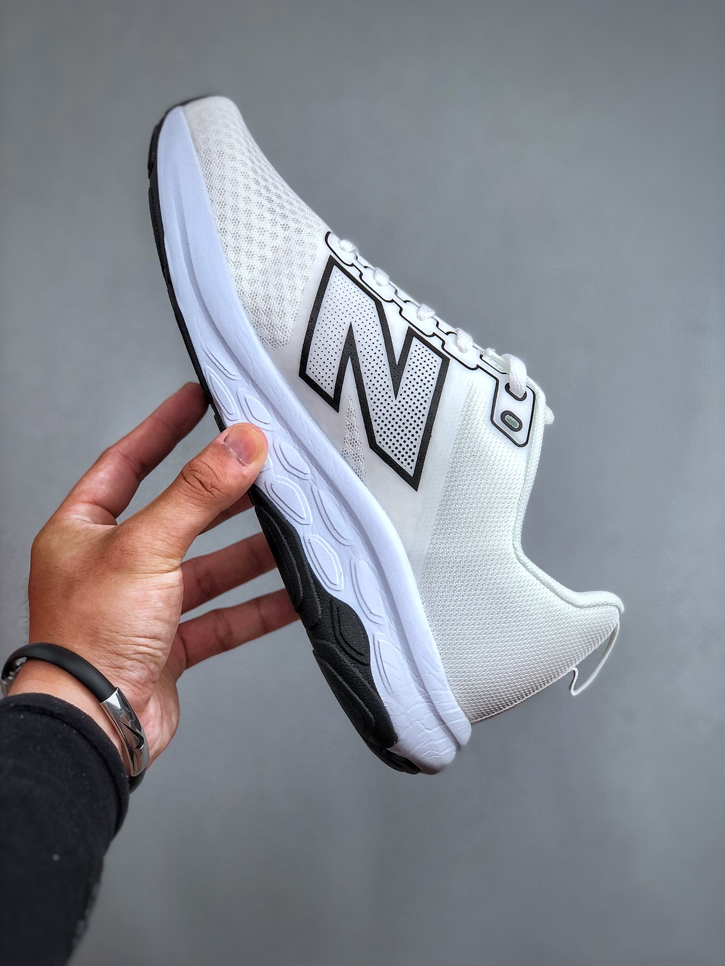 顶级纯原 市售最高版本🔥 💰180 
NB新百伦New Balance Fresh Foam 460 V4系列低帮轻量化厚底健身休闲运动慢跑鞋“网织黑白镭射绿” #男鞋半码制#采用一体式工程网眼鞋面及热熔Logo细节#中底嵌入Fresh Foam轻量化泡沫技术#组合防滑耐磨橡胶外底片
货号：M460ZT4尺码40-45