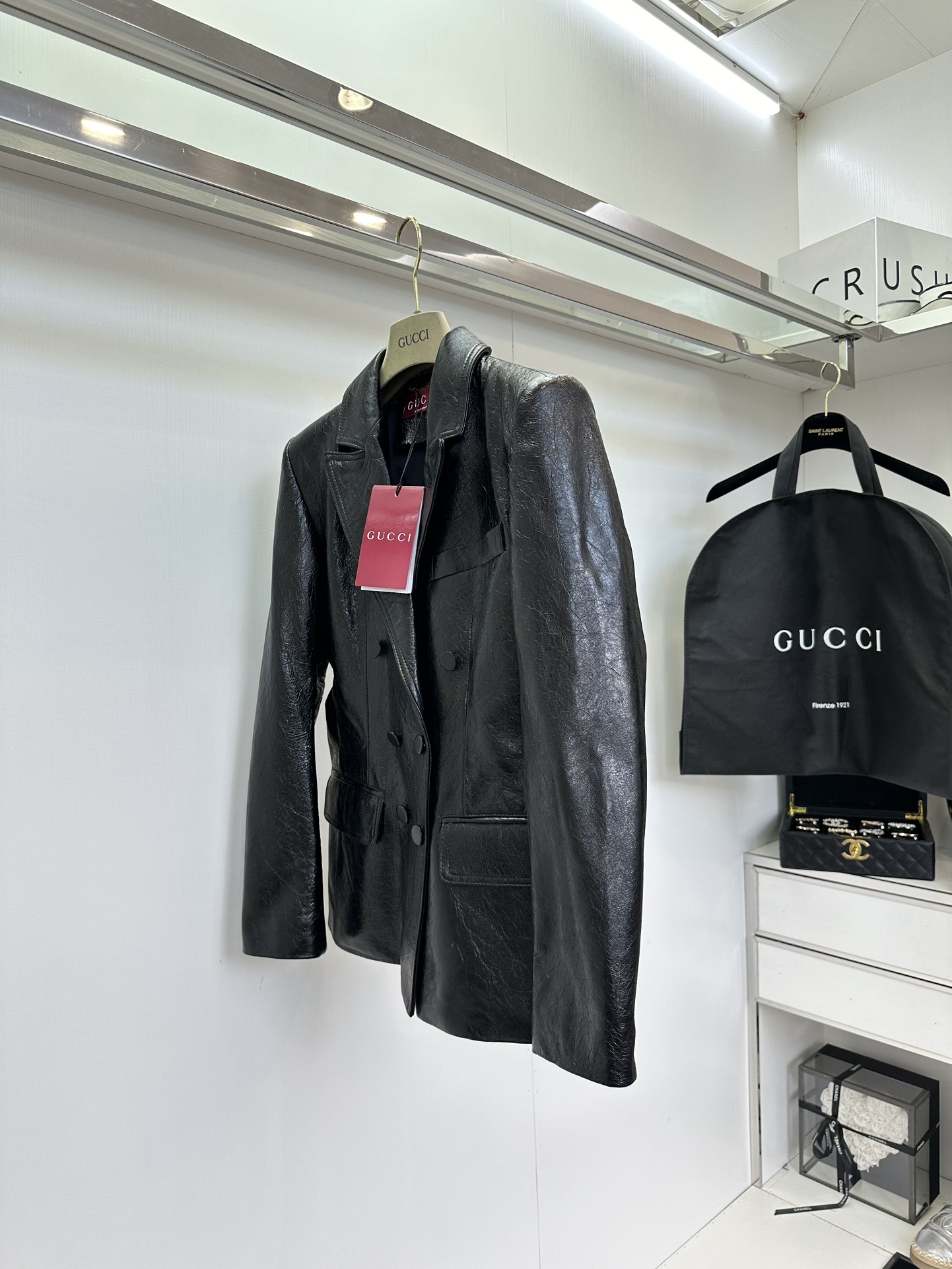 Gucci 2024 Fall Show: P3013 Female Suit with Top-Level Leather Treatment - 图片 3